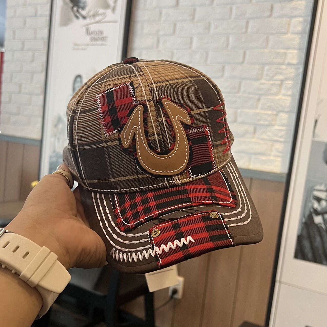 Nón kết/Mũ lưỡi trai Truereligion Địa U