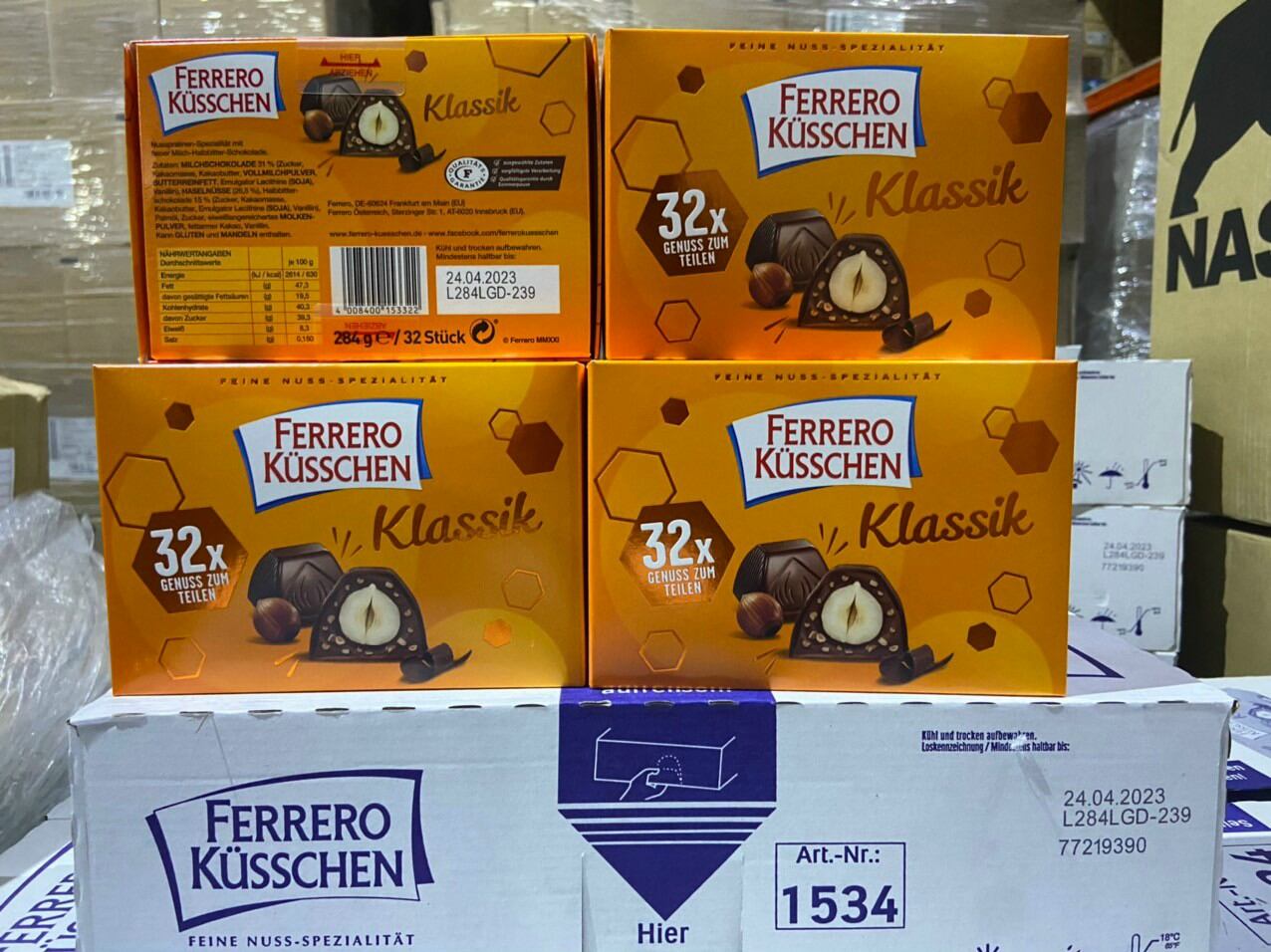 Socola ferrero küsschen nhân hạt dẻ hộp 32 viên
