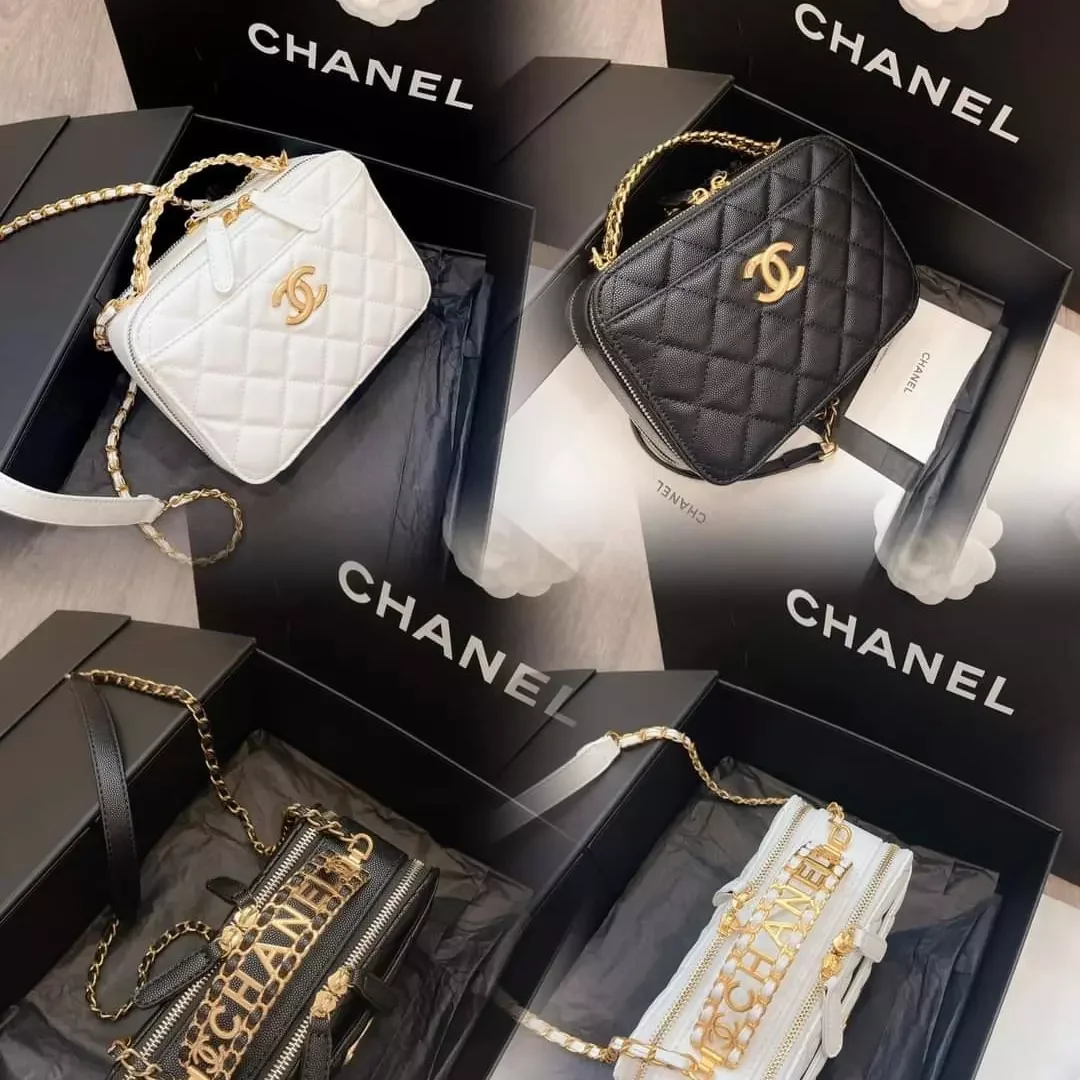 Km lady Lux  Chanel 最新出vanity case 18 Cm  全黑  Facebook