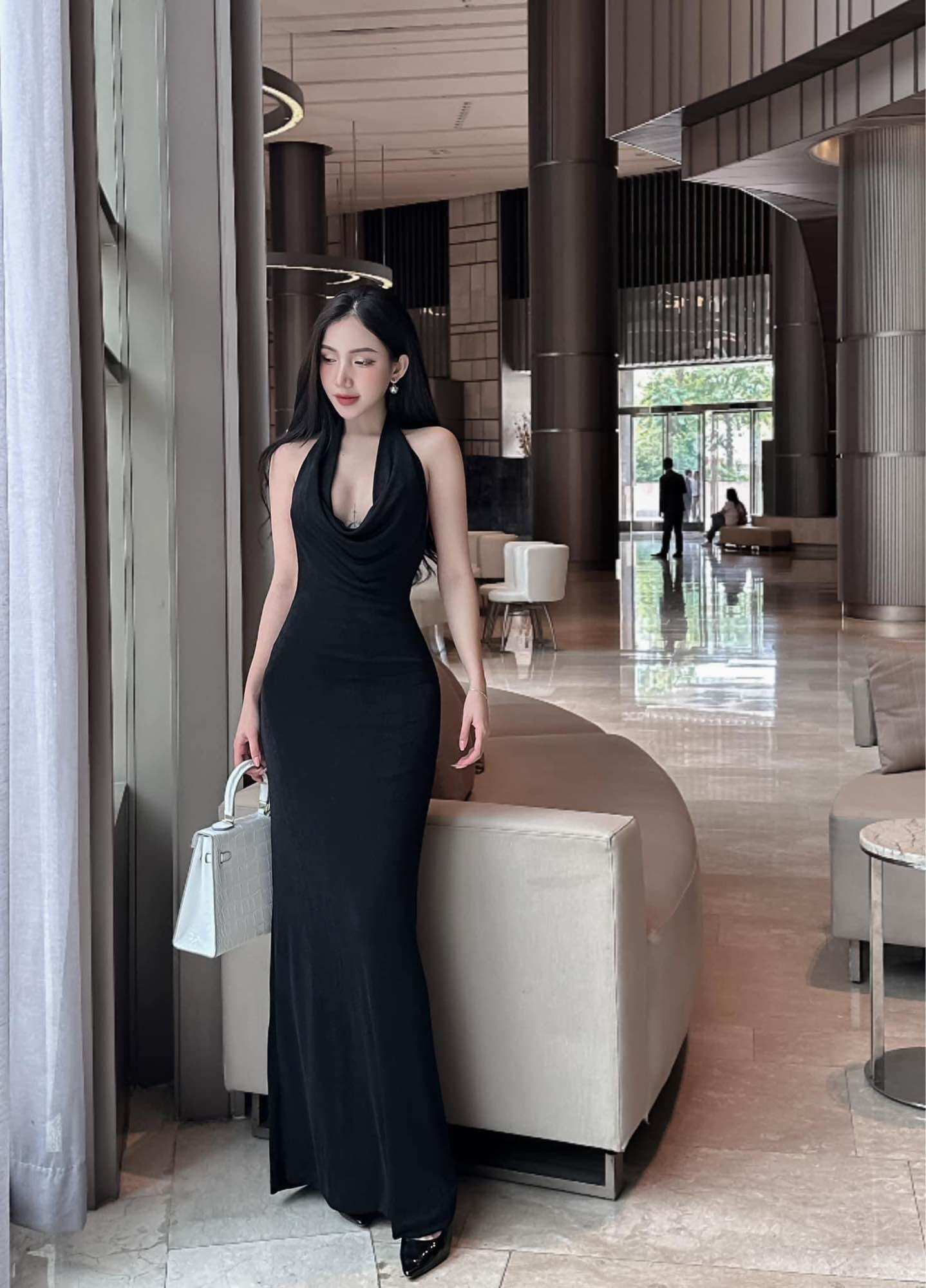Đầm maxi yếm cổ đỗ