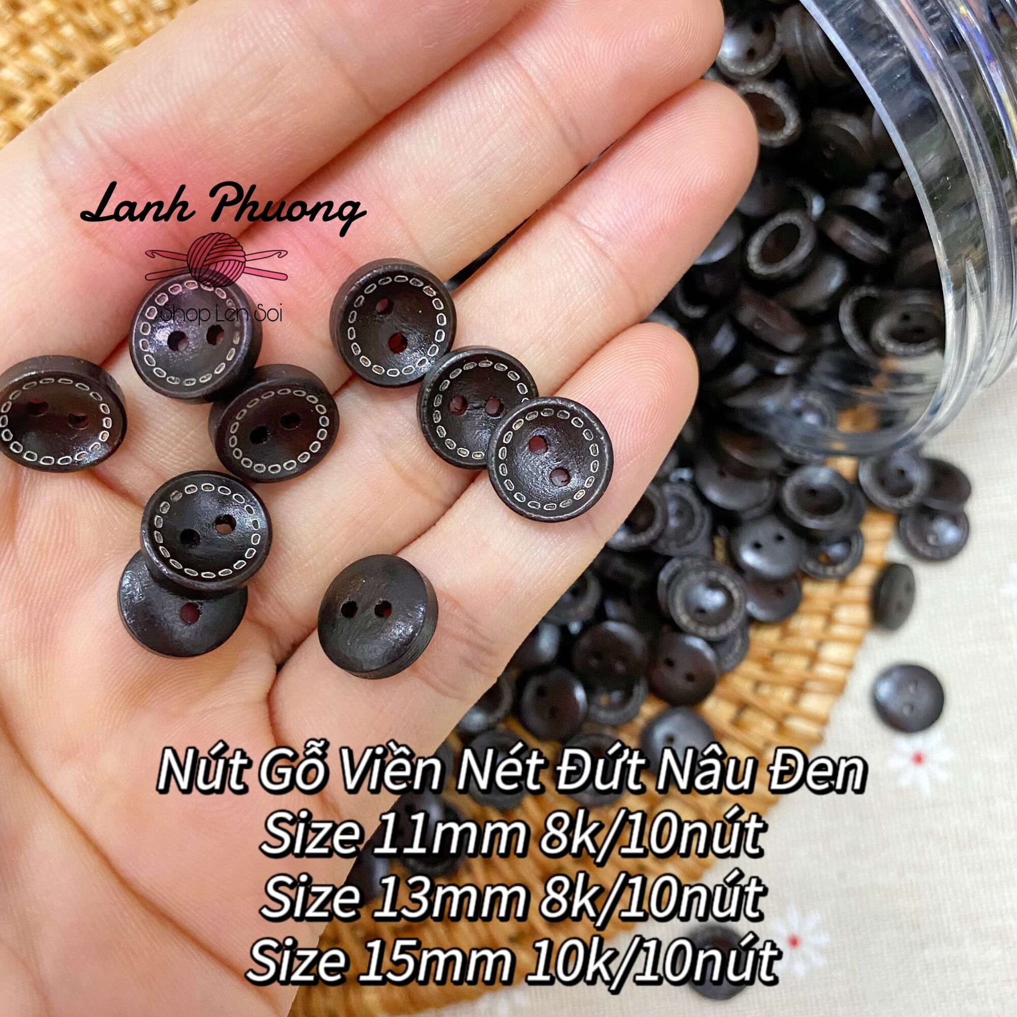 Nút gỗ viền nét đứt vàng sáng