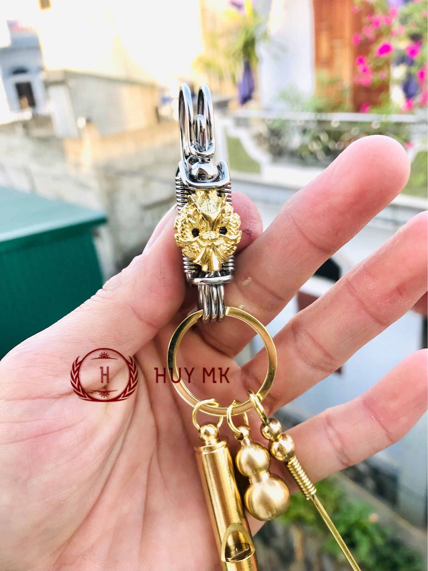 Combo móc khoá mặt rồng vàng + hô lô + còi + ngoáy tai