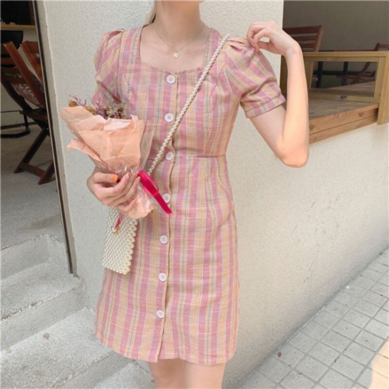 Đầm sơ mi tay phồng caro màu hồng