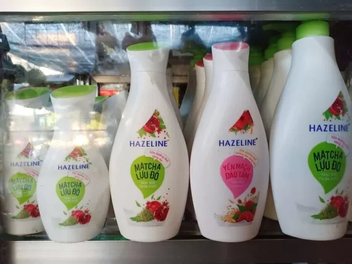 Sữa Dưỡng Thể Làm Sáng Da Matcha & Lựu Đỏ HAZELINE 370ml