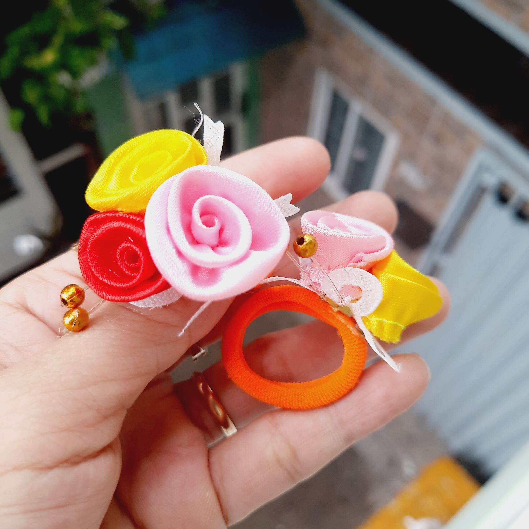 Một cặp thun cột tóc 3 bông hoa cho bé (màu ngẫu nhiên)