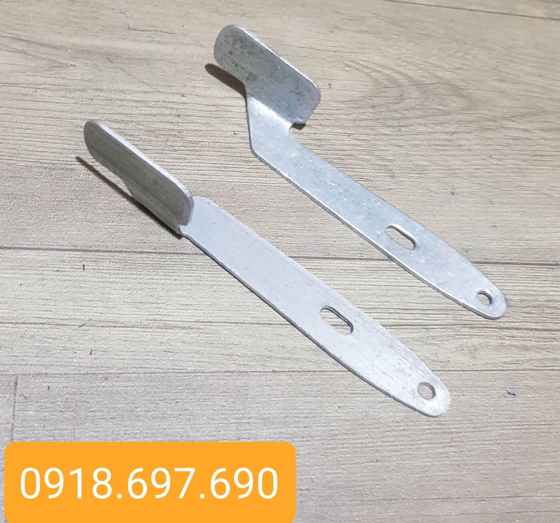 Tay gạt cửa chớp lá sách kính