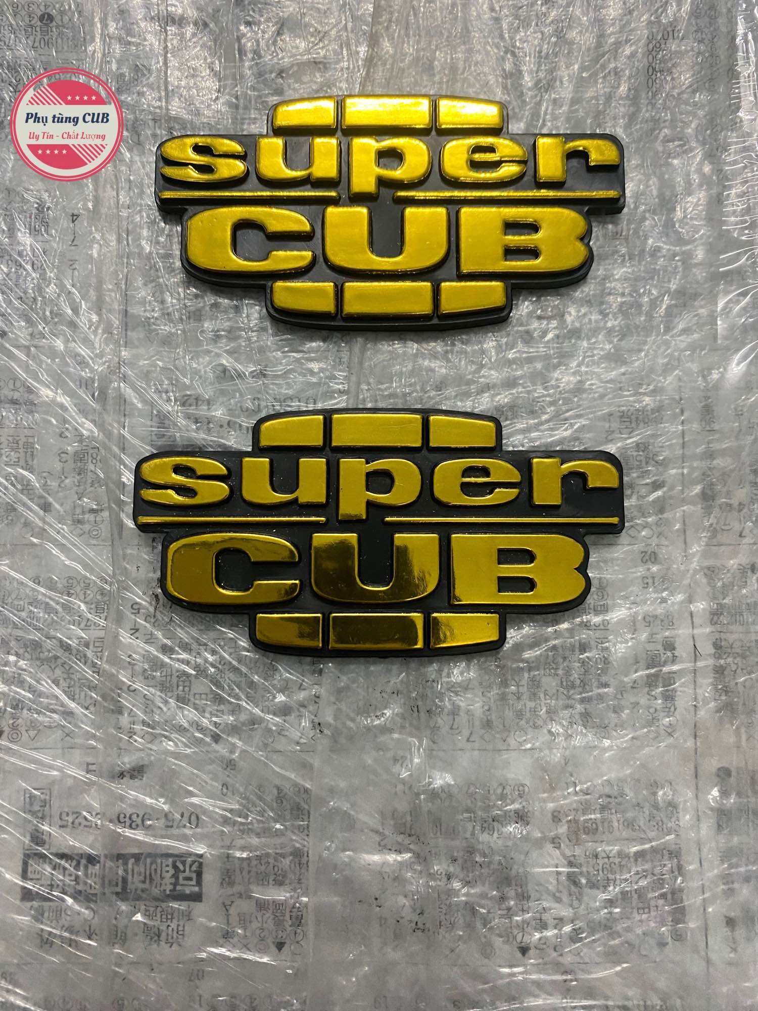 Tem nổi dán cốp xe cub màu vàng xi