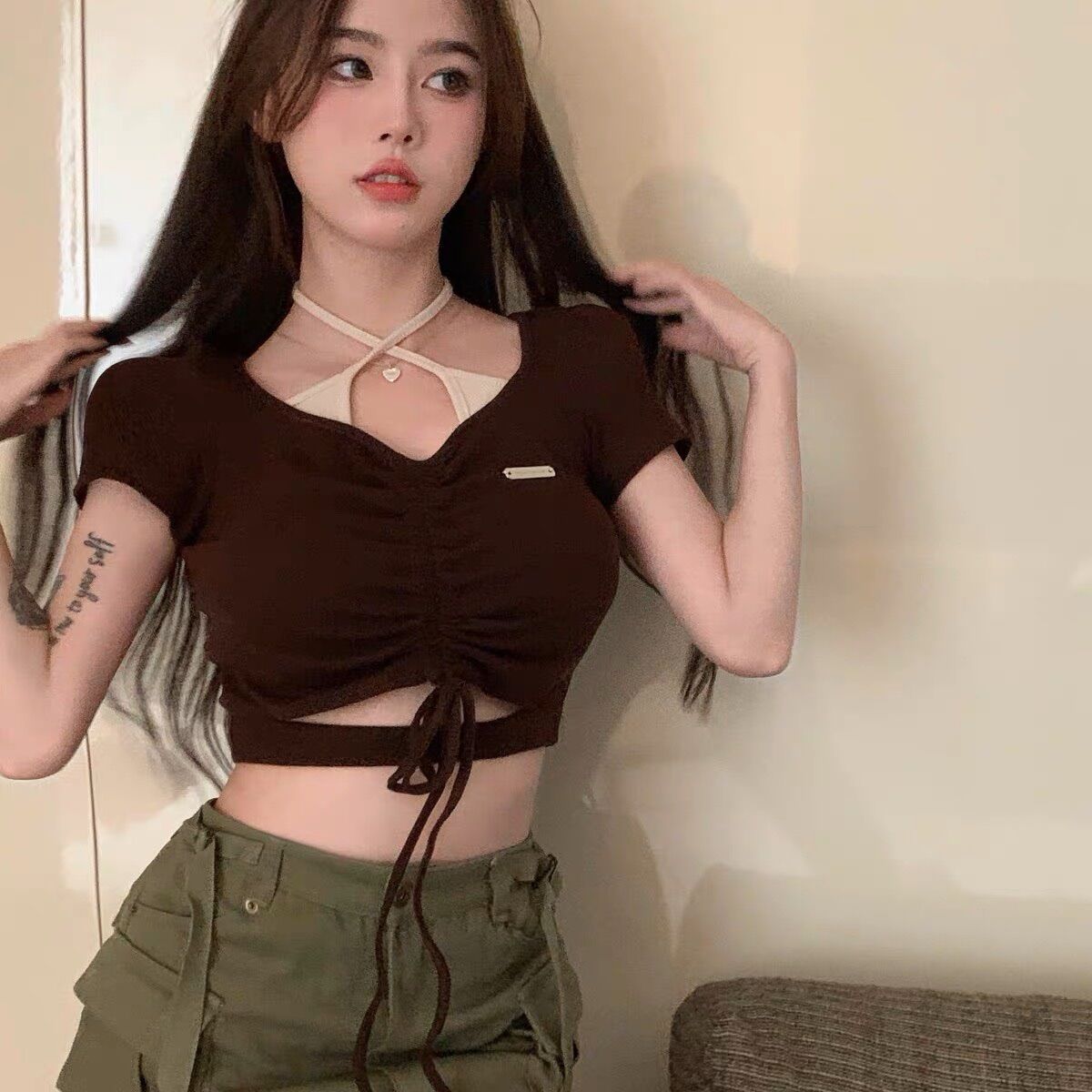 Áo croptop phối yếm SOS