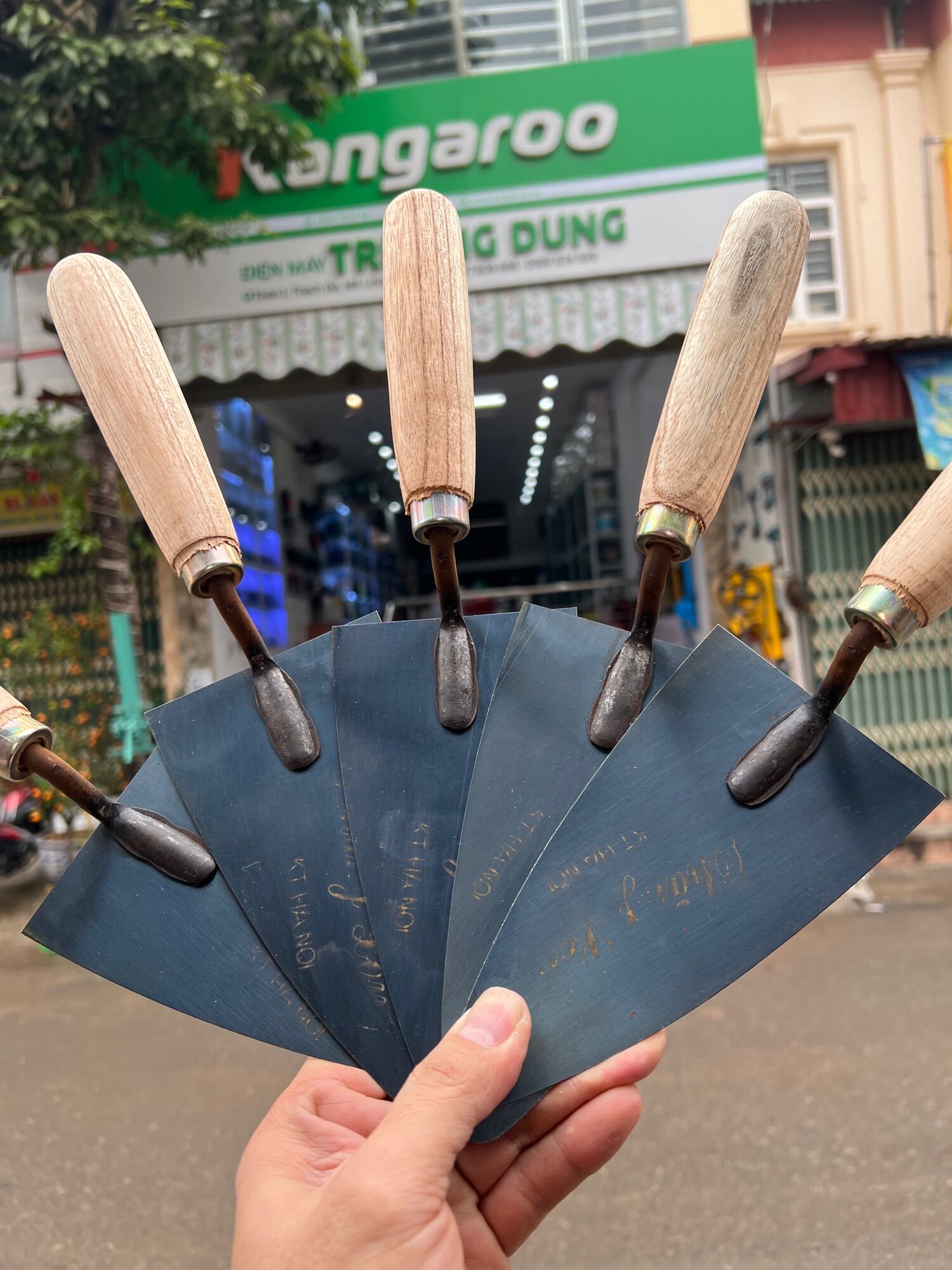 Bây thăng long đen sịn ( bay dùng cho thợ hồ )