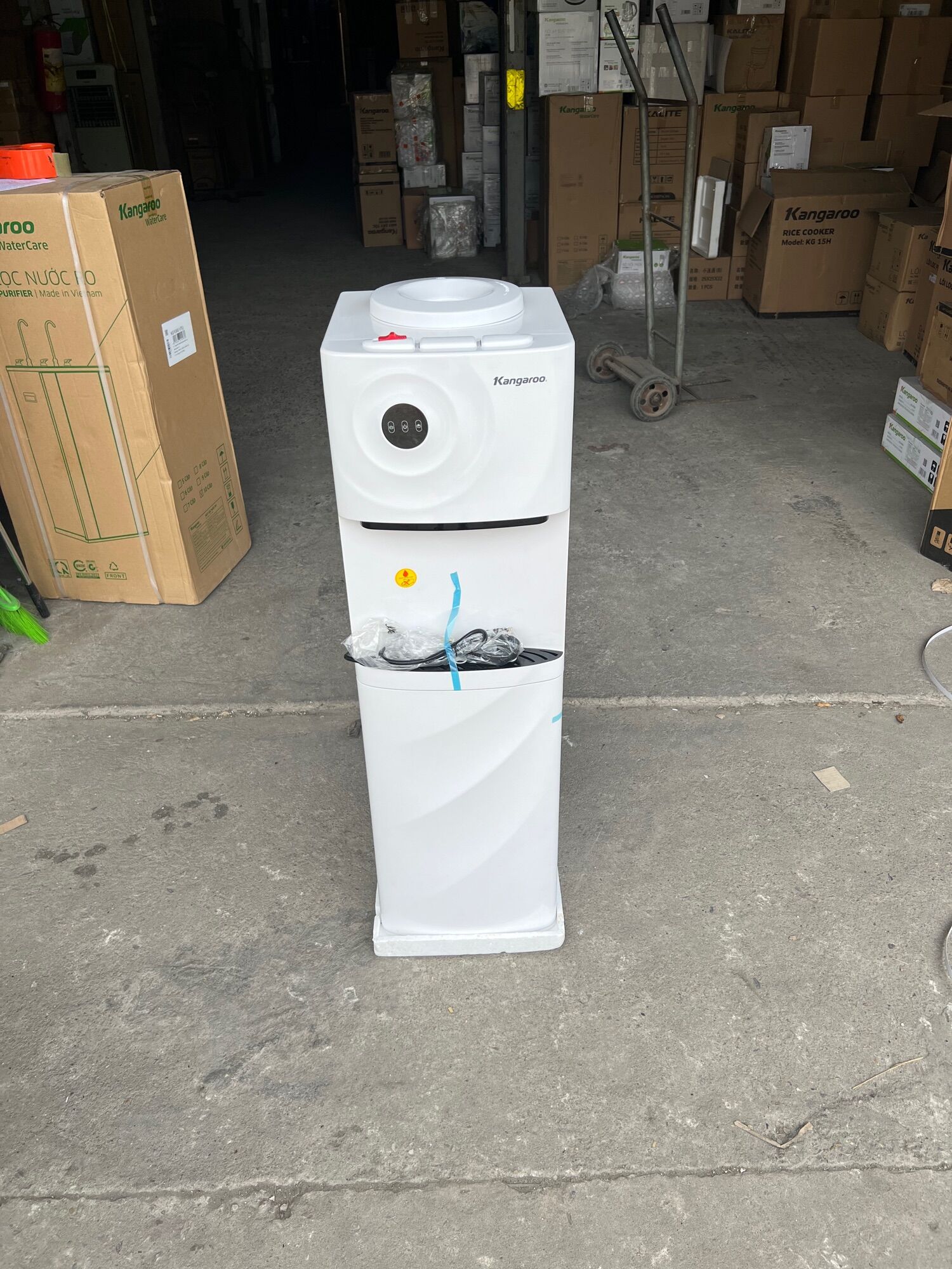 Cây Nước Nóng Lạnh Kangaroo - Kg43A3 bình úp