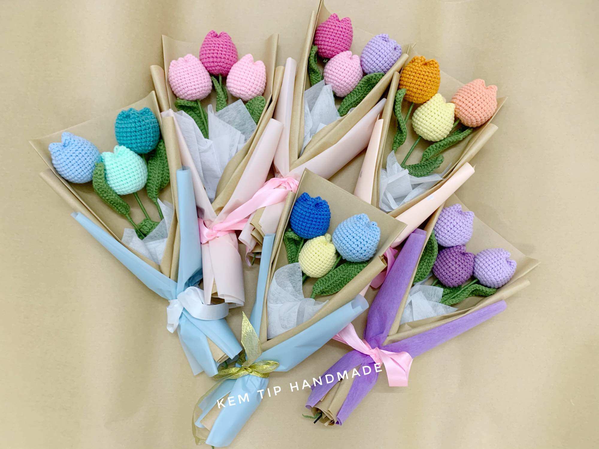 Bó hoa tulip bằng len handmade quà tặng 5 bông