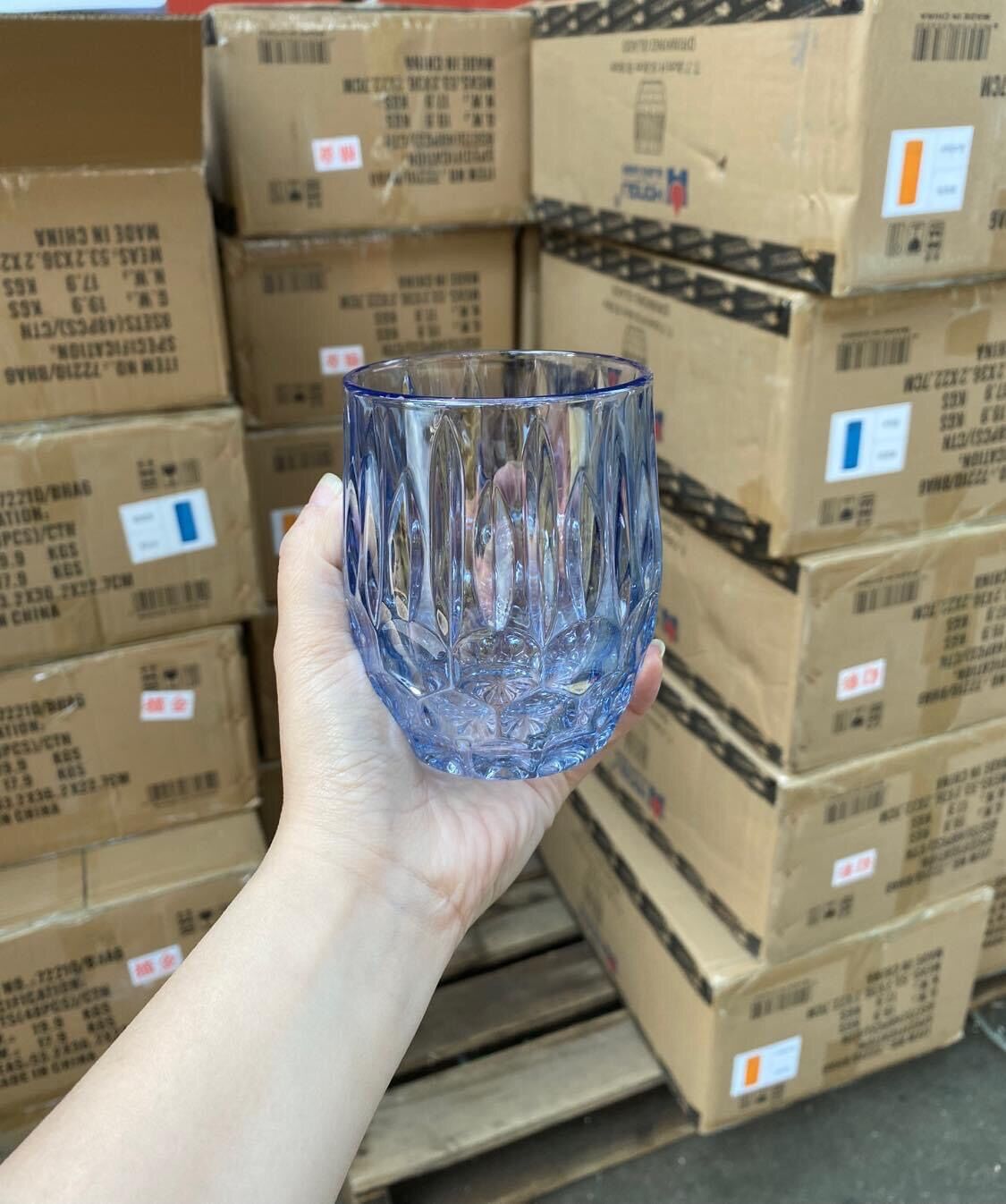 Bộ 6 cốc thuỷ tinh pha lê sang trọng tinh tế ✅ chất liệu : - cốc : thuỷ tinh ✅ dung tích : 300ml ✅ bao gồm 4 màu sắc - viền vàng - hổ phách - mạ xanh - bảy sắc