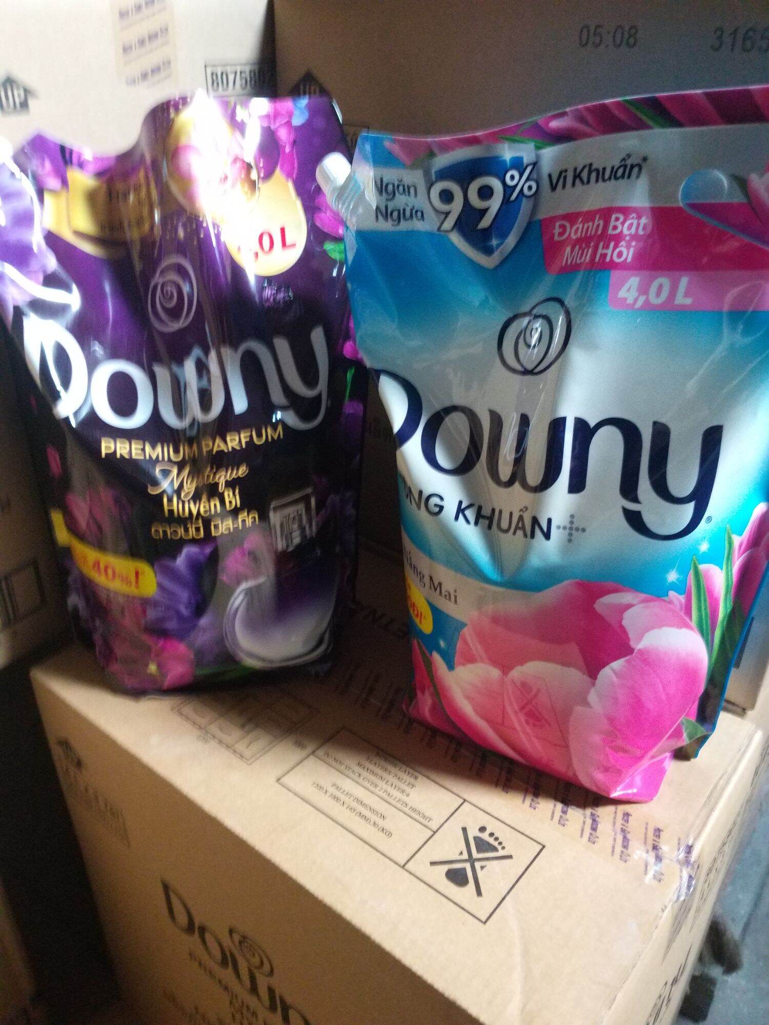 Nước xả vải DOWNY 4L