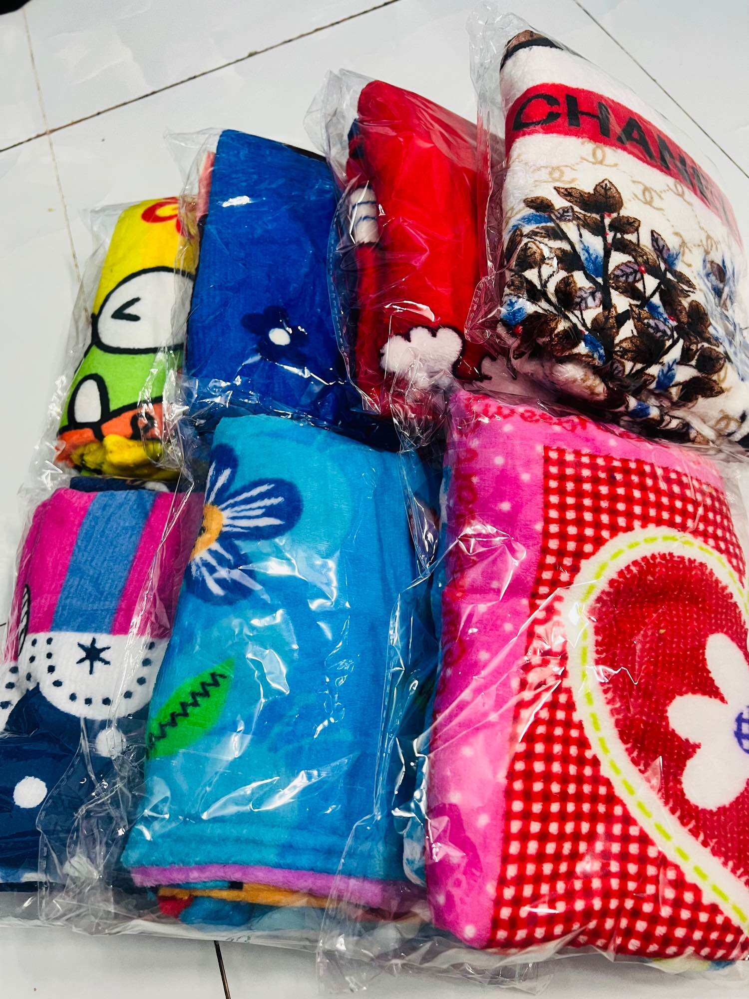 Mền tuyết cho bé 70cmx100cm mền nhẹ êm ái và rất mát mền giặt được, ko xù lông, không nhăn nheo, có rất nhiều hình dễ thương.