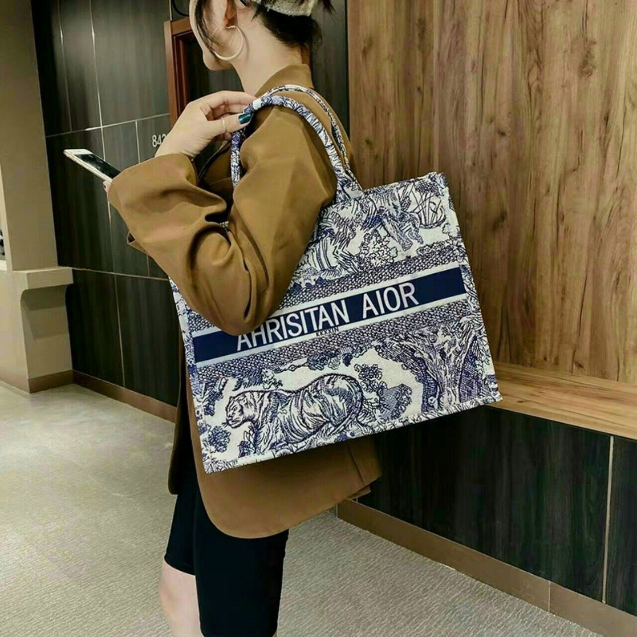 Túi xách công sở thổ cẩm tặng kèm khăn size 36cm