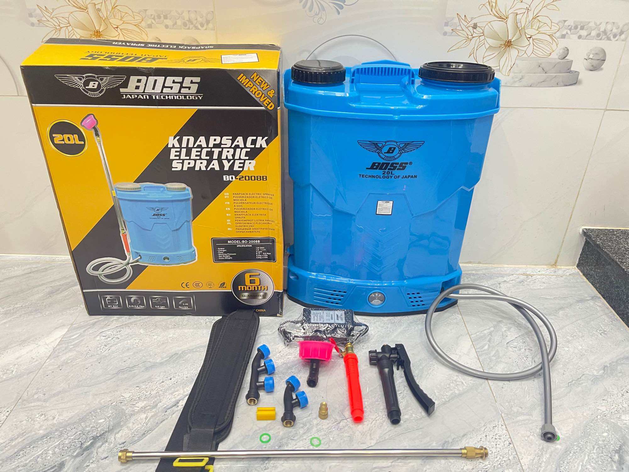 Bình phun thuốc bằng điện Boss nhật 20 lít 1bơm tặng kèm tay bóp xịt