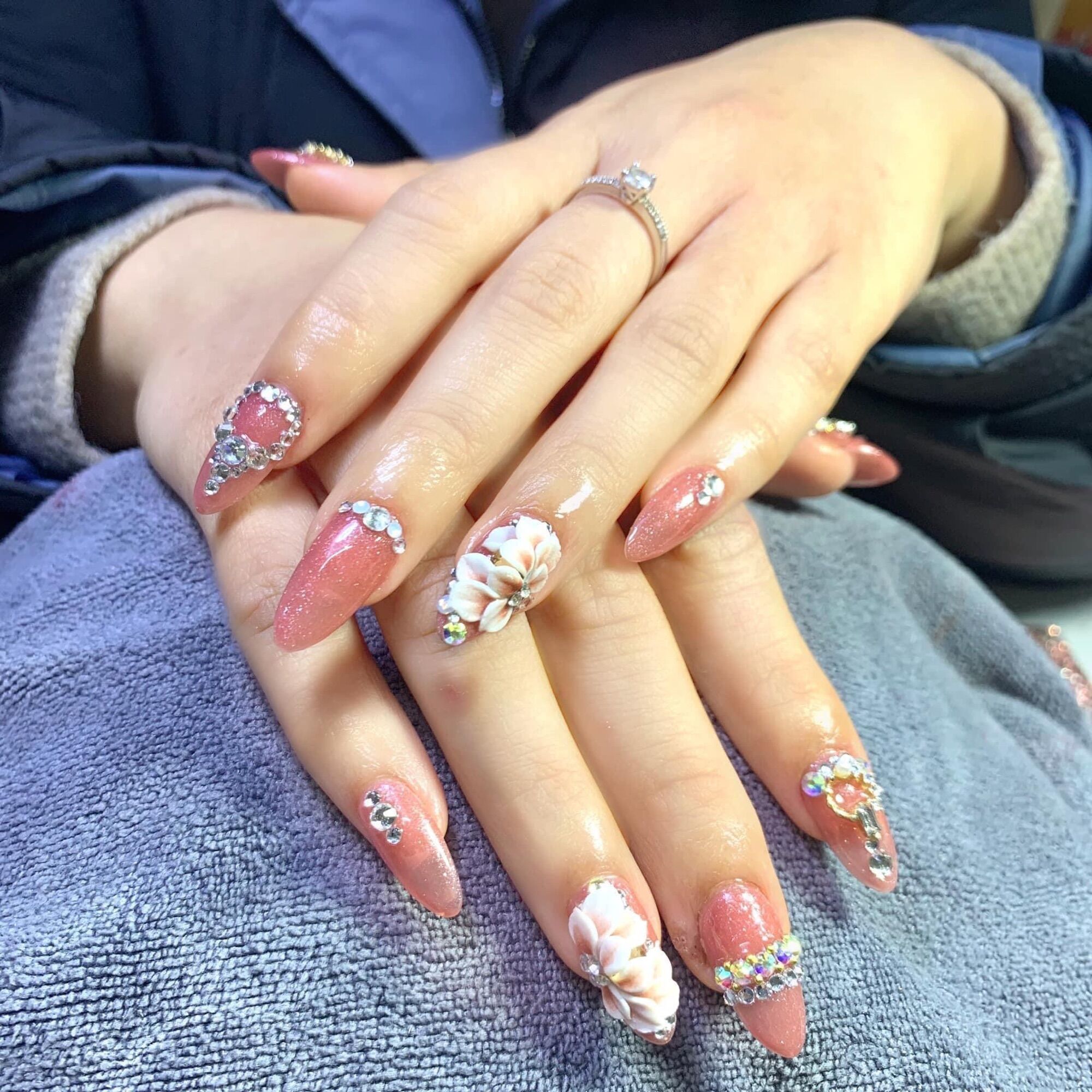 Hoa cúc đá Nail gắn móng siêu xinh (giá 1 bông)