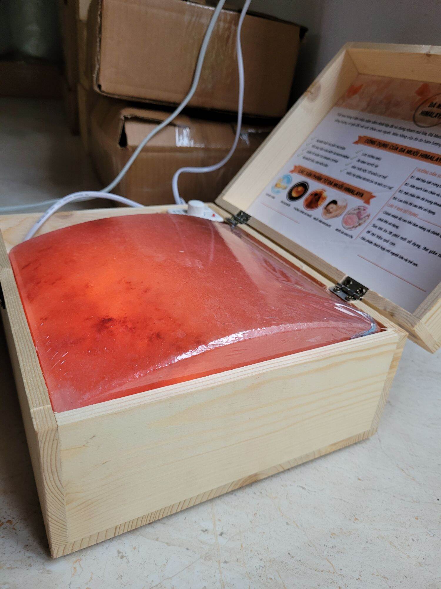 Hộp đá muối massage chân mặt đá cong