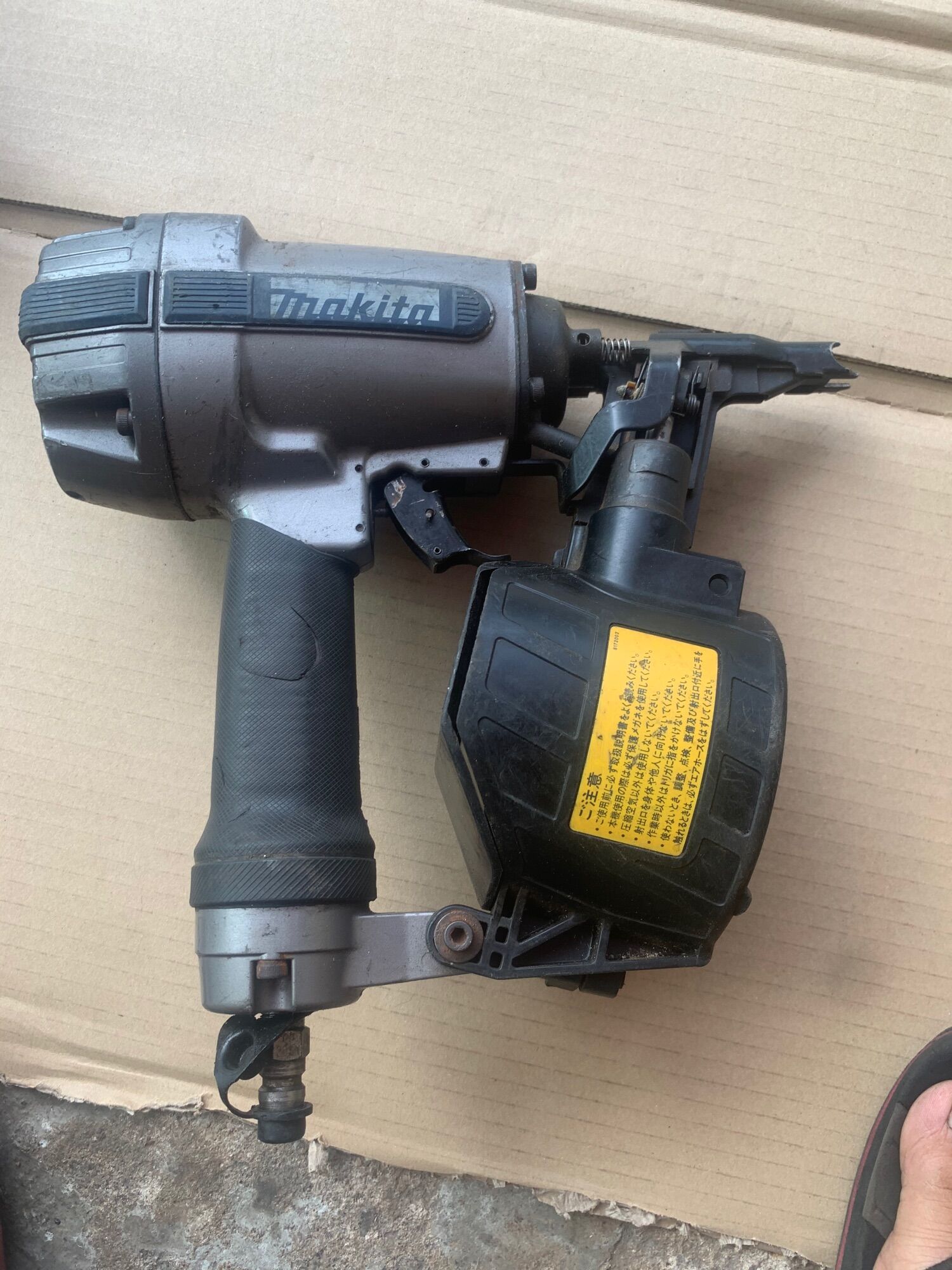 súng bắn đinh pallet cuộn makita