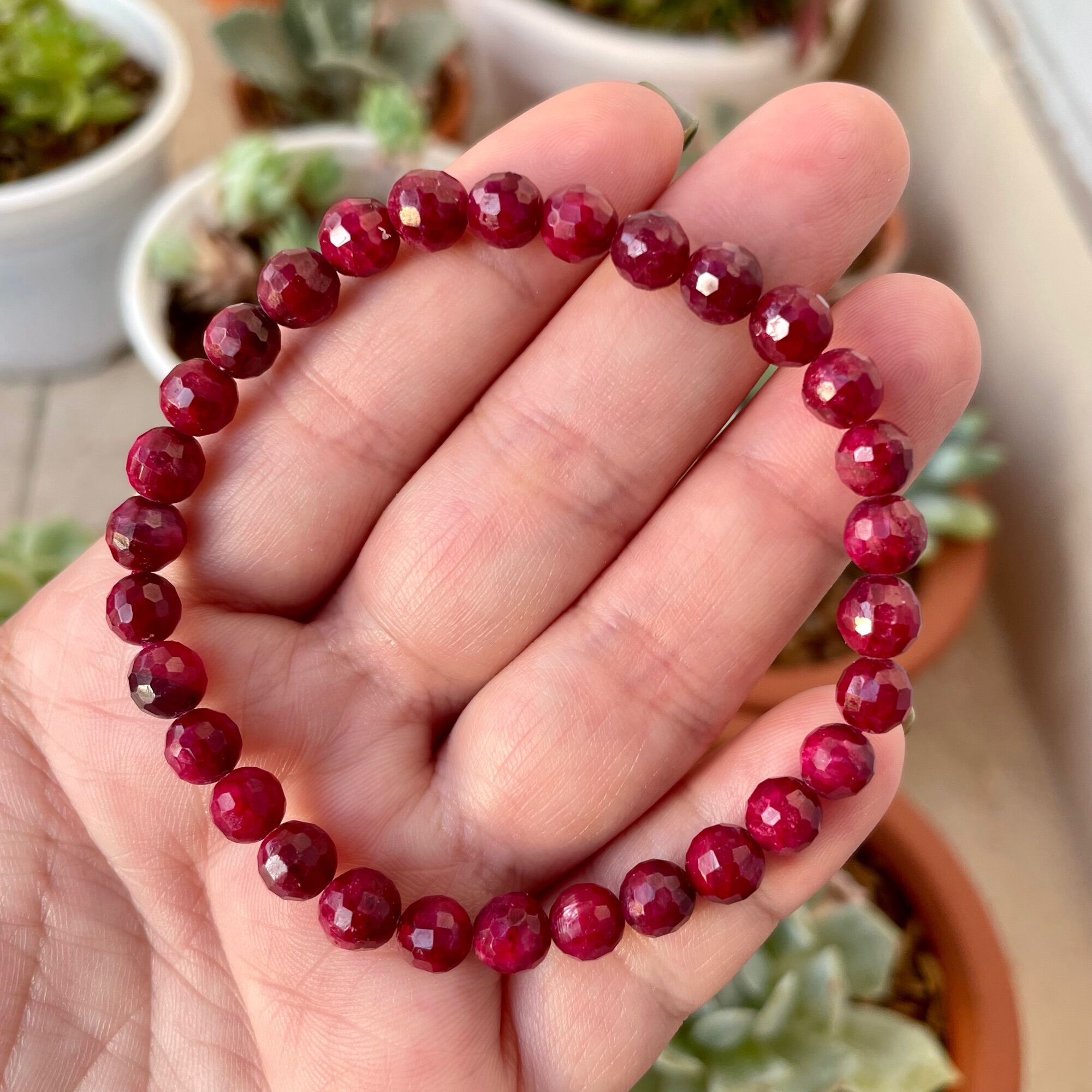 Vòng tay Ruby Nam Phi màu đỏ mận giác ánh đẹp