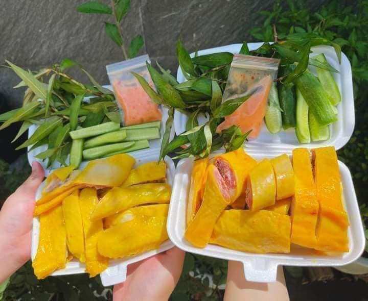 1 con Gà ủ muối chặt sẵn, ăn liền, kèm rau nước chấm như hình