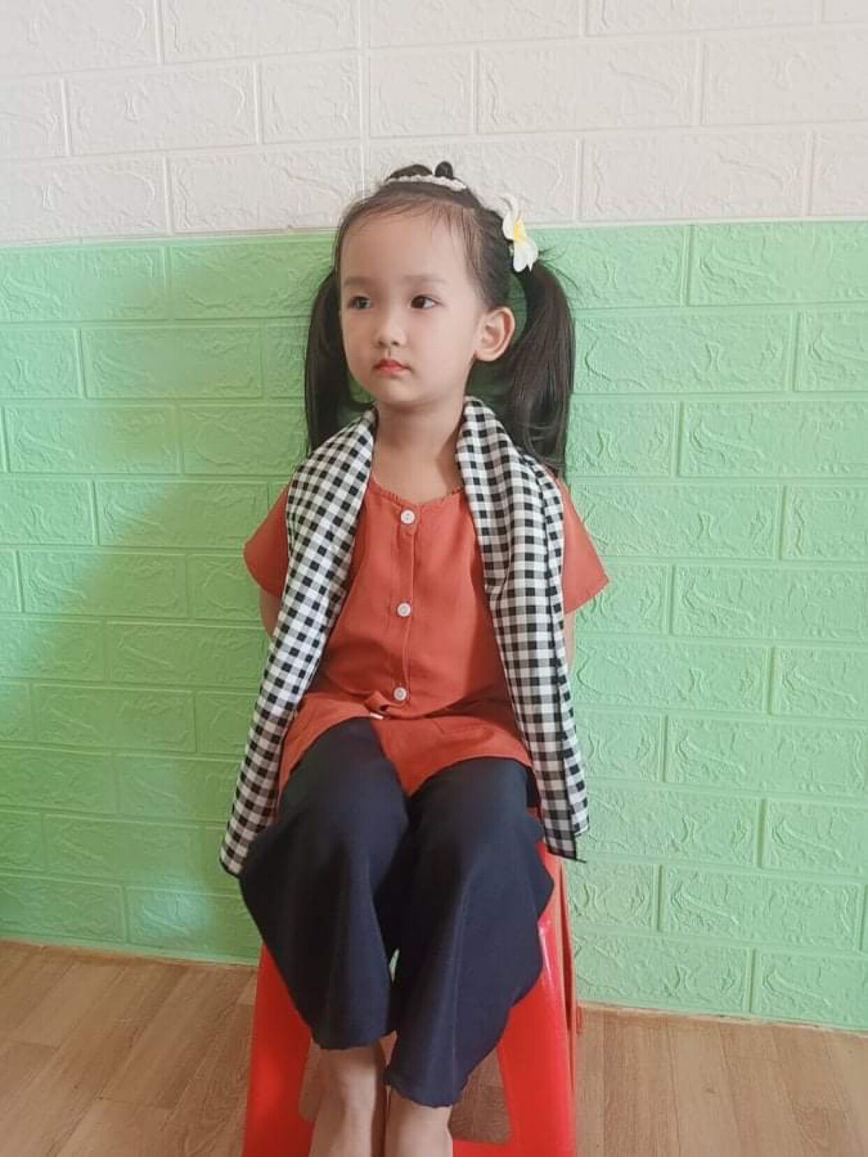 Bộ bà ba cộc tay tặng kèm khăn rằn cho bé