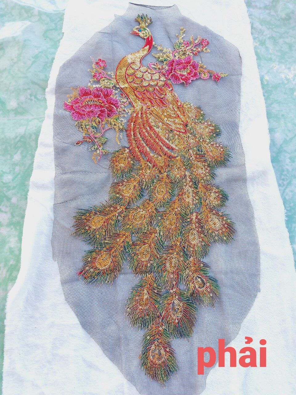 miếng thêu kết chim công đính kim sa