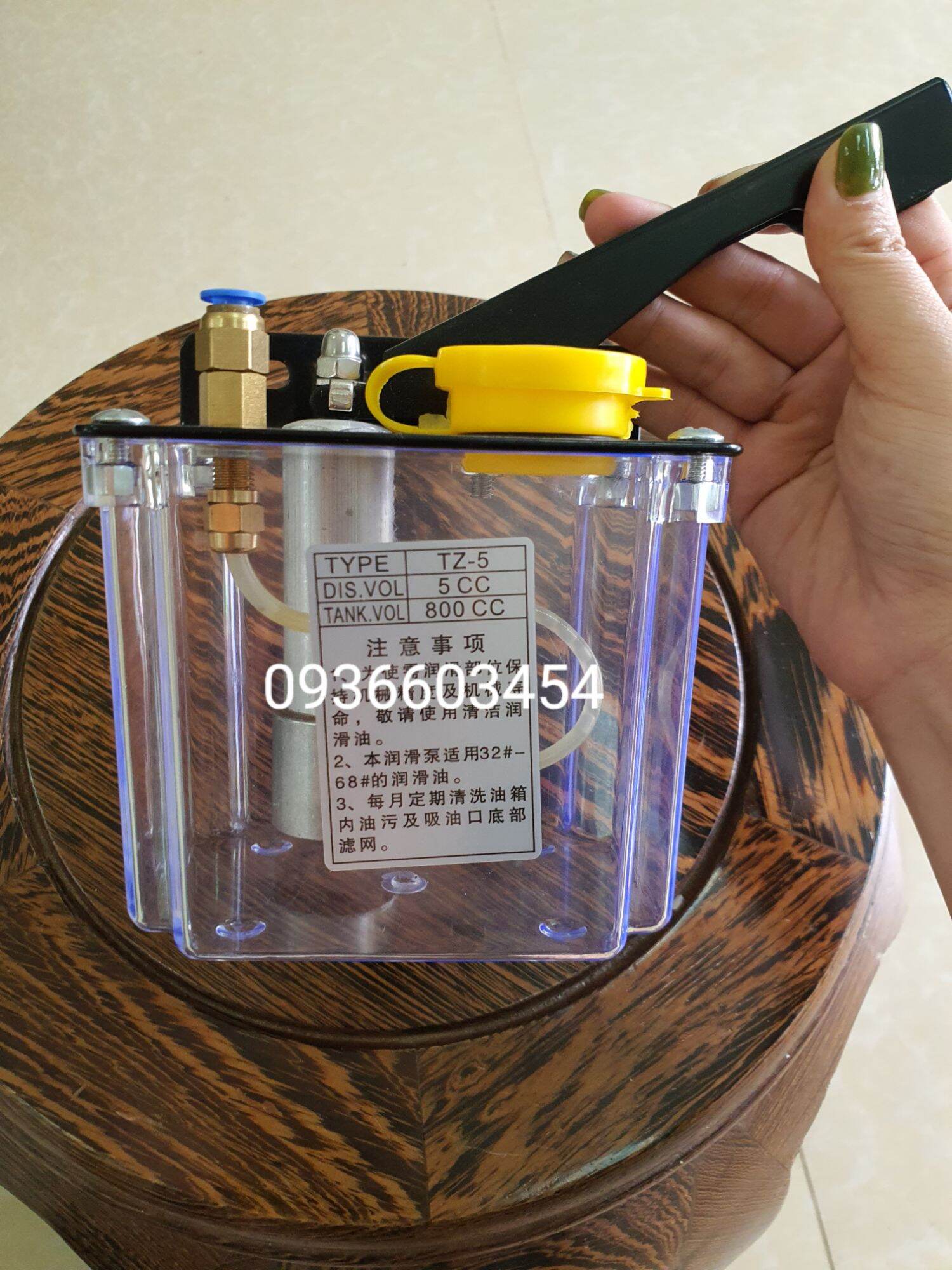 Bình bơm dầu nhựa