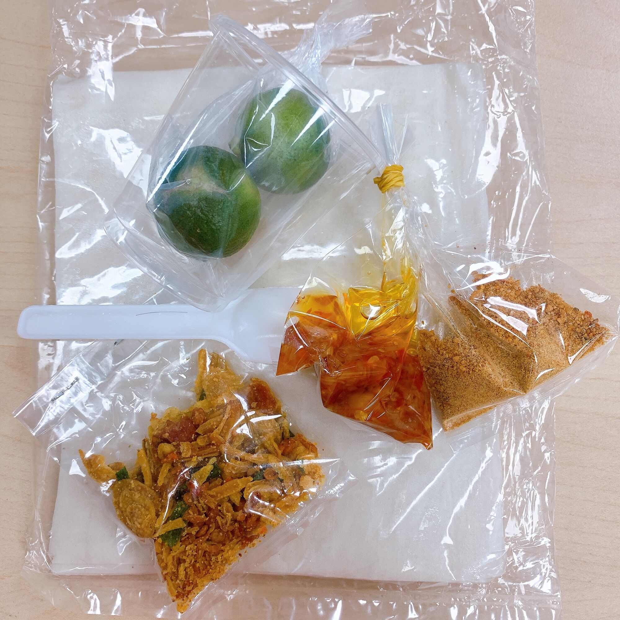 Bánh Tráng phơi sương chấm Sate ớt tắc