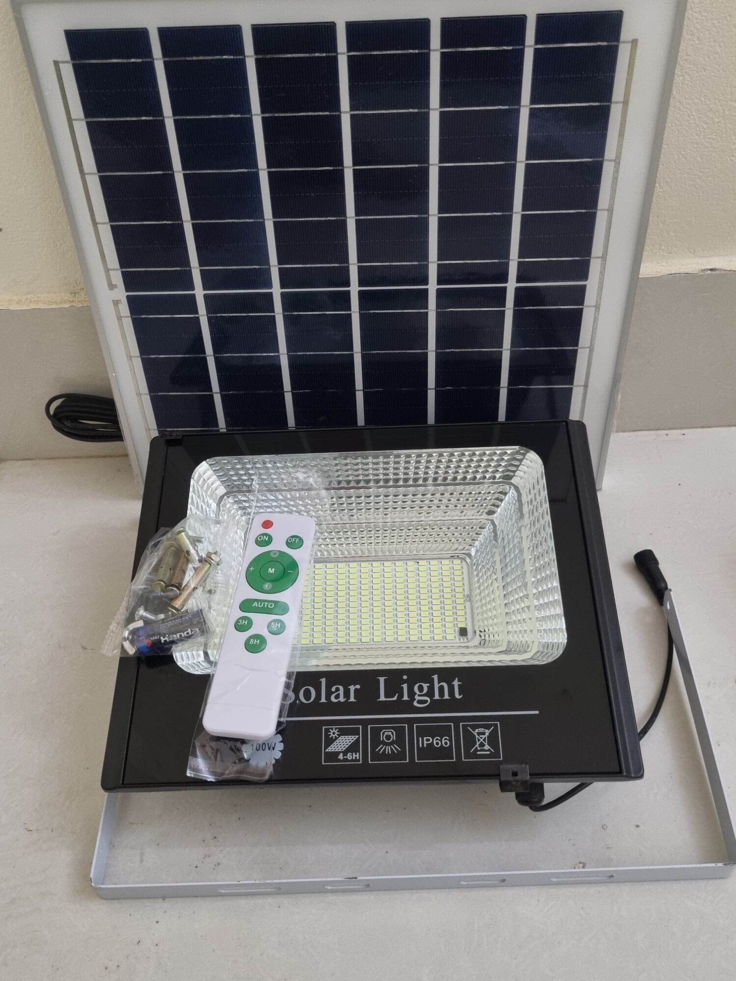 Đèn pha led năng lượng mặt trời 100w ip66