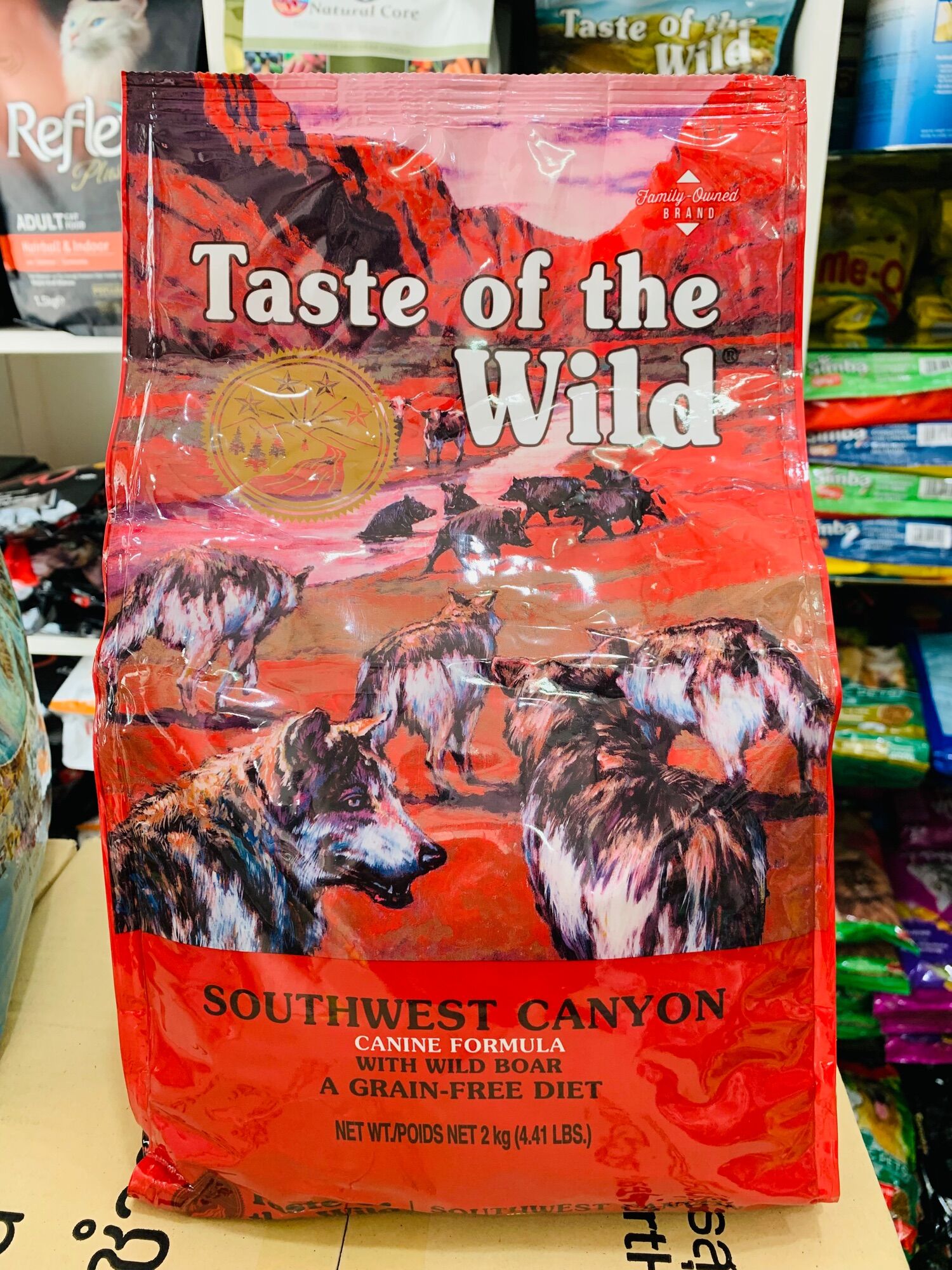 Thức ăn hạt cho chó trưởng thành Taste Of The Wild vị heo rừng nướng 2kg