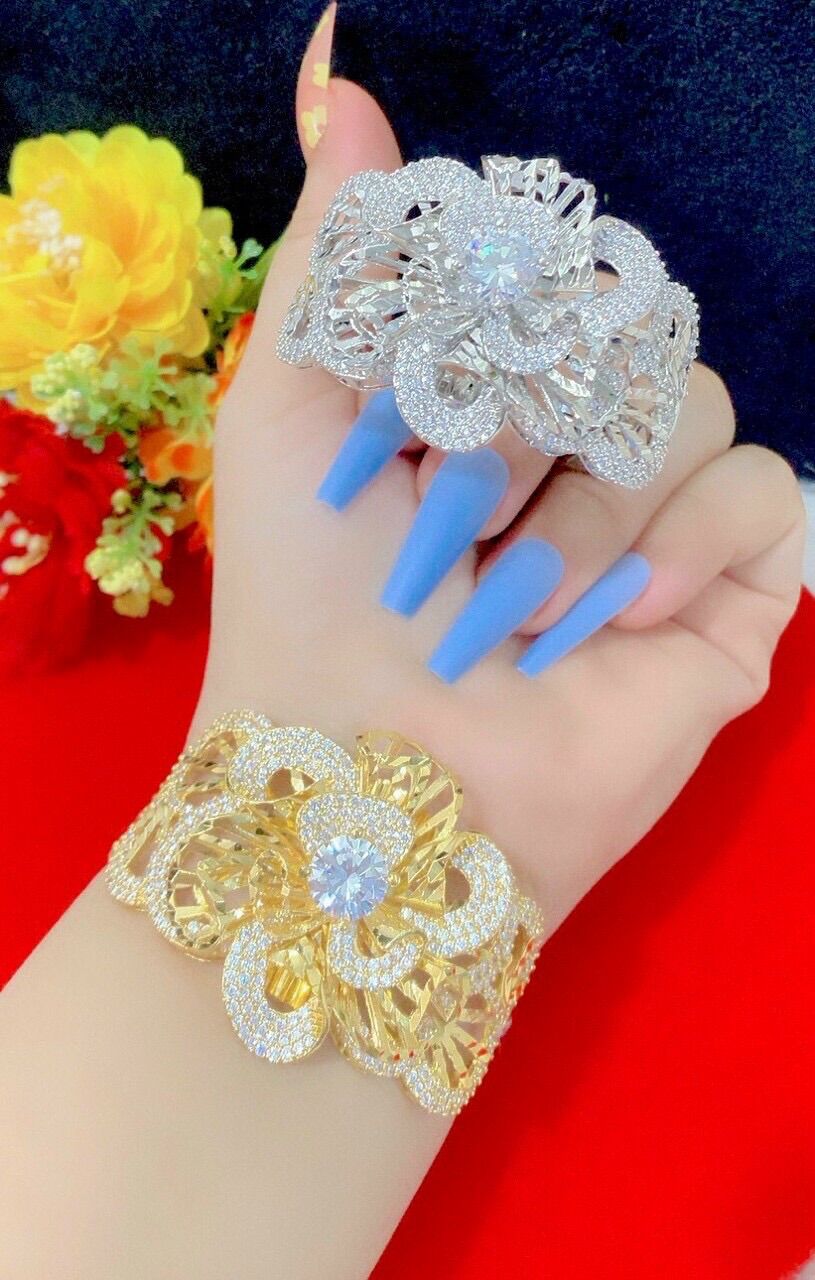 Lắc tay nữ kiểu hoa xoáy chạm xoàn mạ bạch kim mạ vàng 18k cao cấp