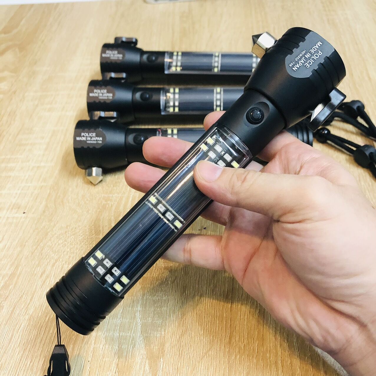 Đèn pin siêu sáng 12 chức năng hàng Nhật