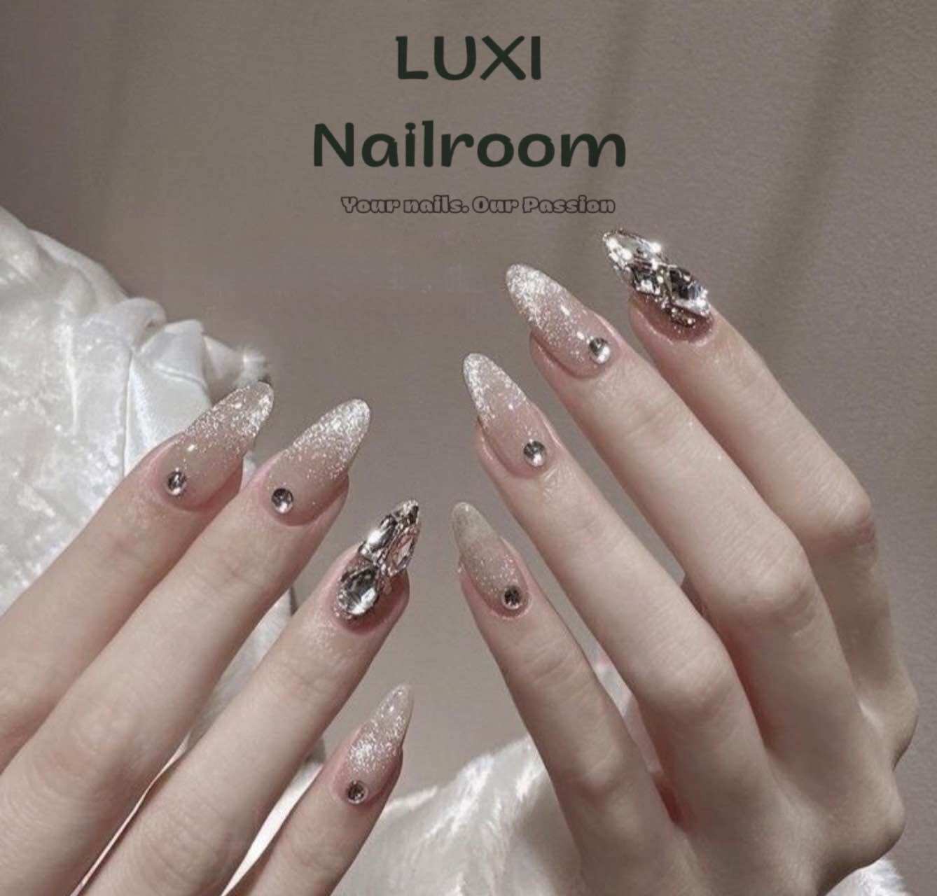 Nailbox - móng úp thiết kế mẫu thạch mắt mèo đính charm, đính đá