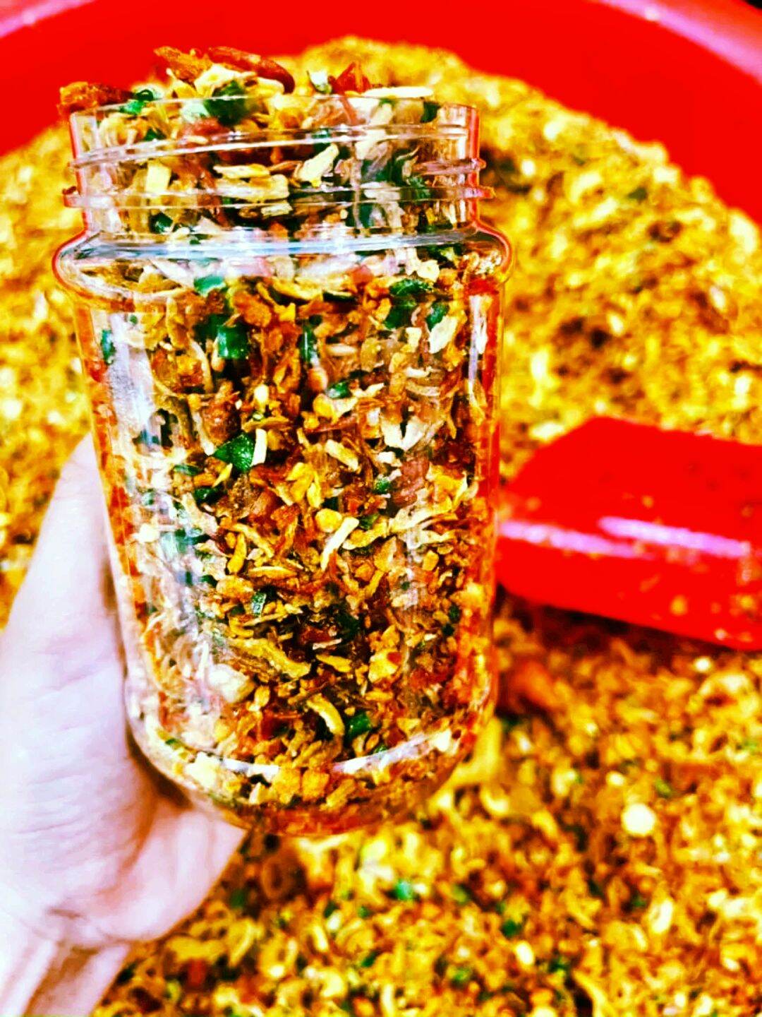 Muối bò hành phi đầy đủ các gia vị khô bò, muối tôm, hành phi, hành lá, ớt sấy thơm ngon khó cưỡng