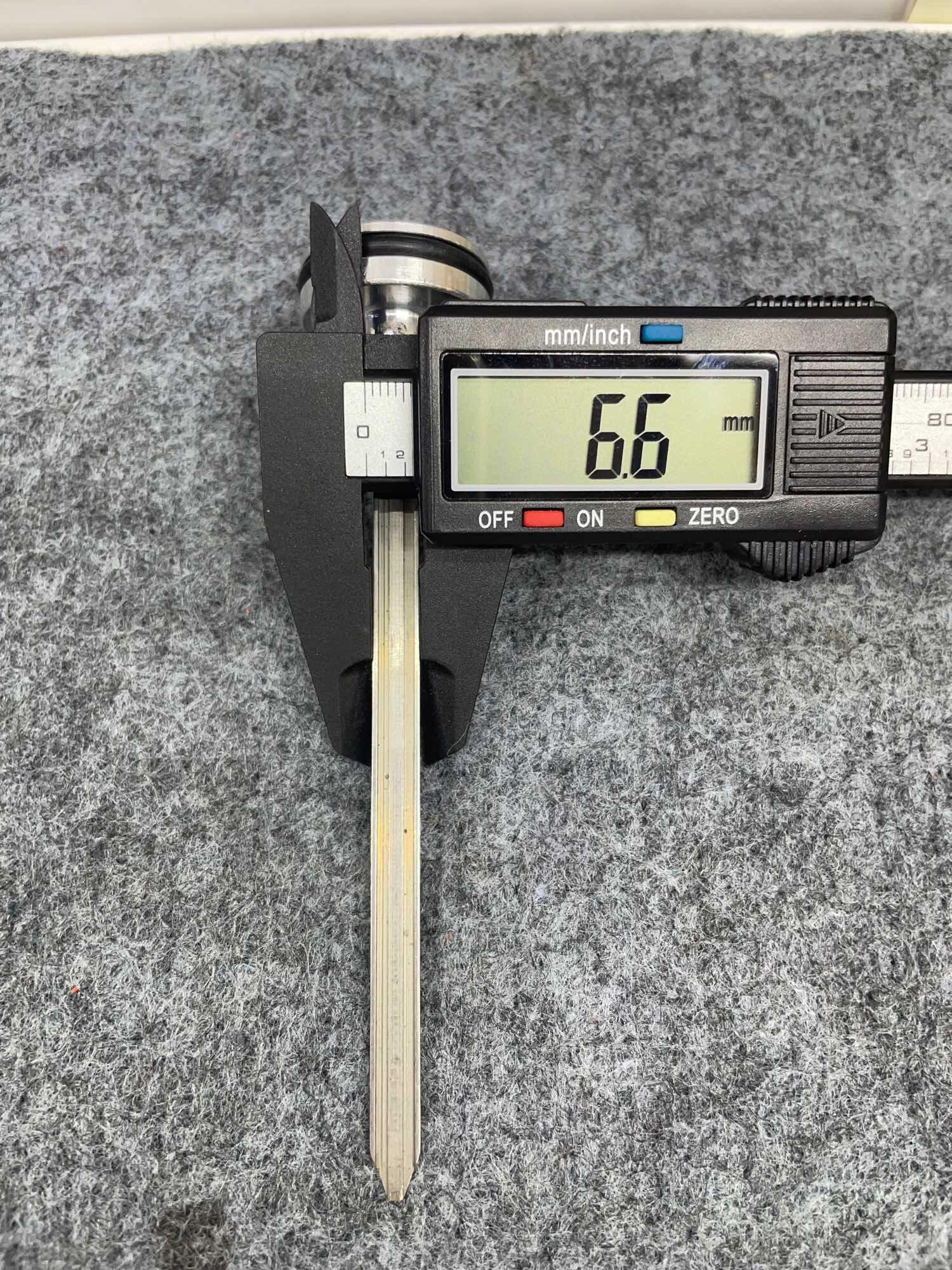 Ron, lưỡi gà súng bắn đinh F50