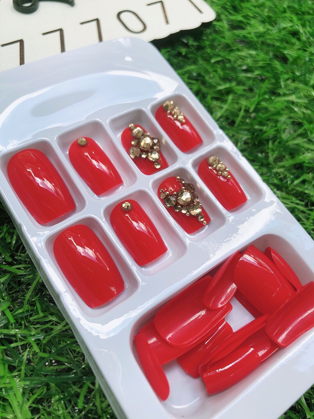 Bộ 24 Móng Tay Đỏ Đính Đá D11 Tặng Keo