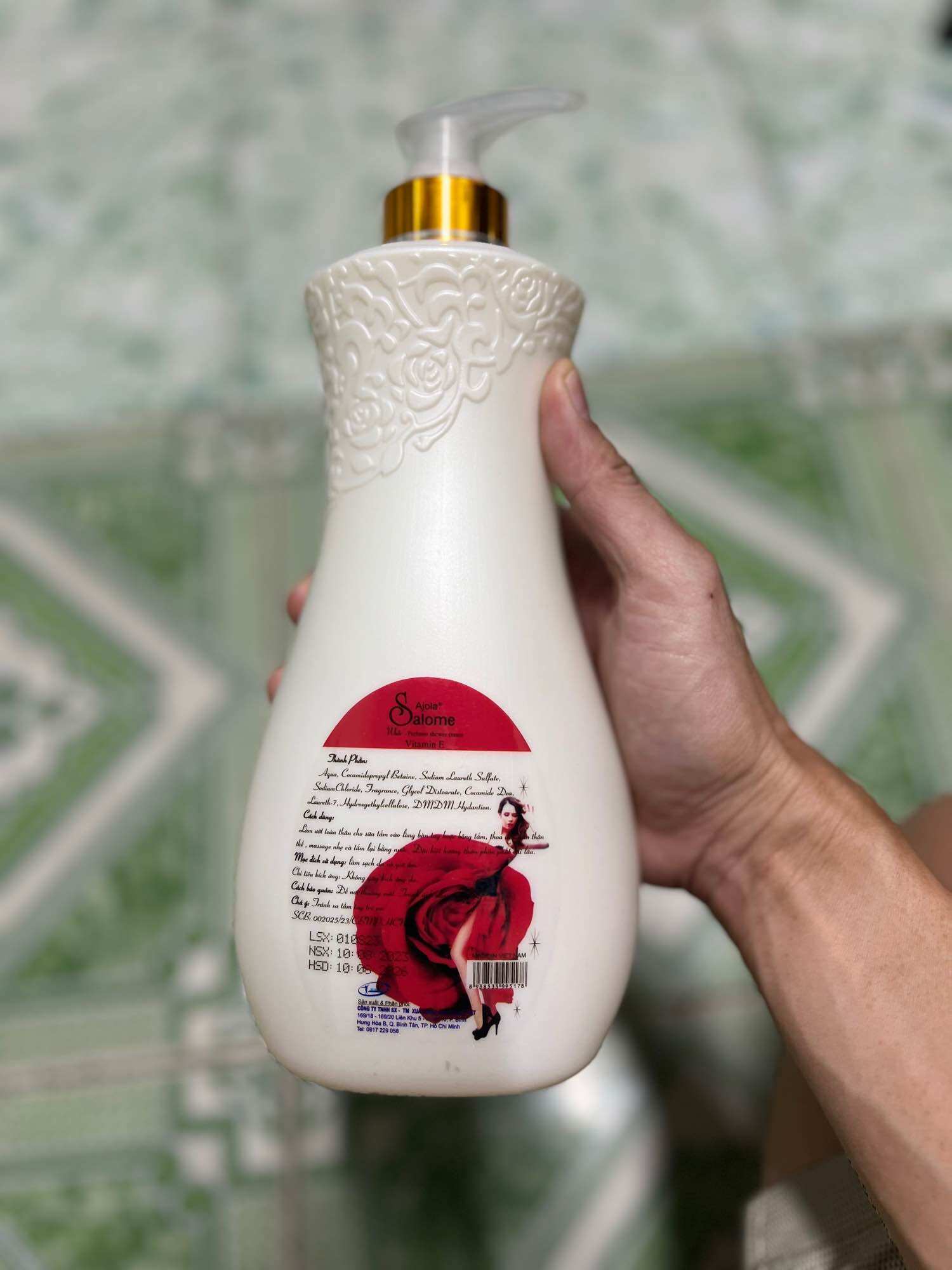 SỮA TẮM NƯỚC HOA MỊN DA SALOME 1000ml