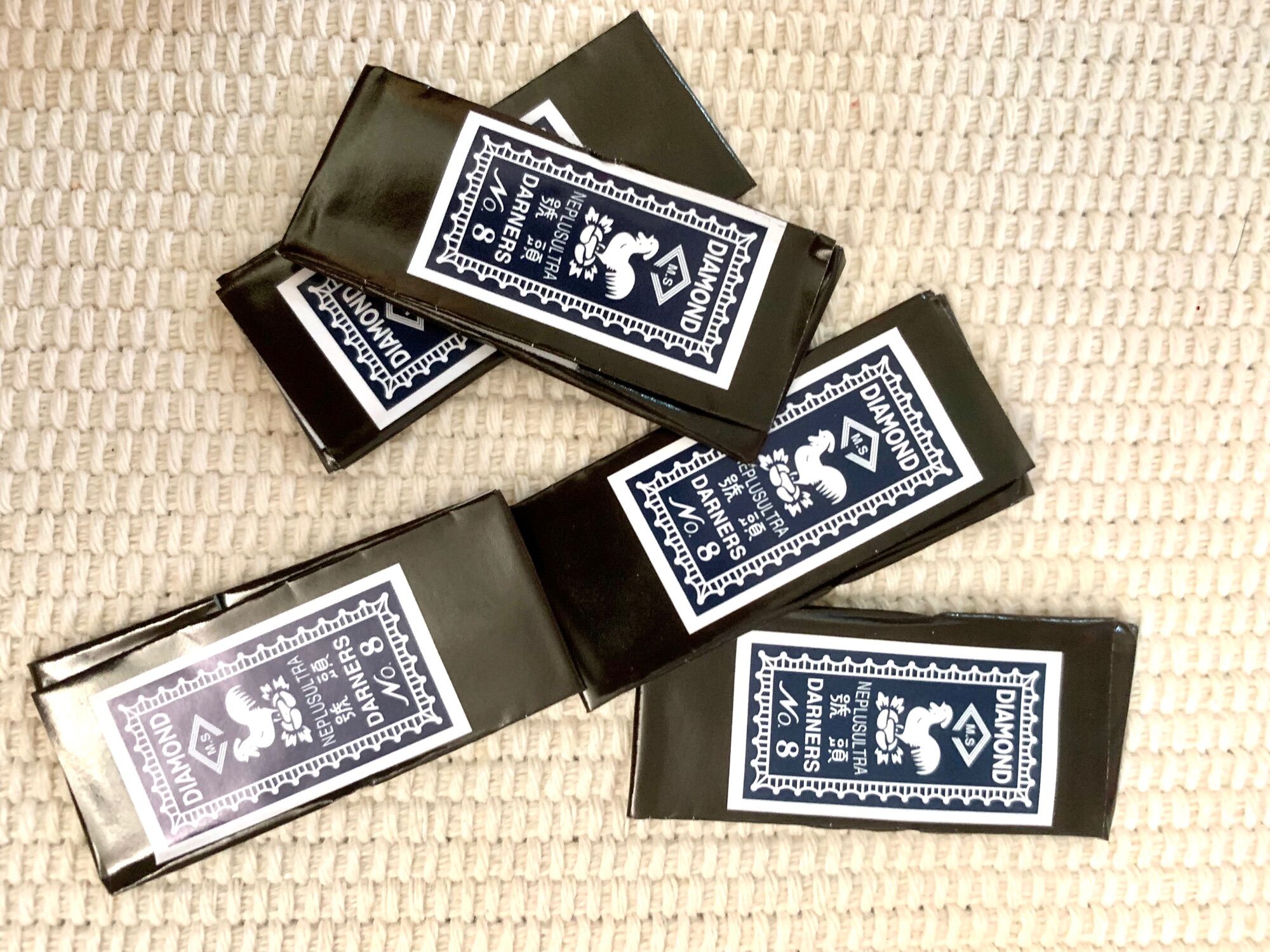 Sét 1 gói 12 chiếc kim khâu số 8