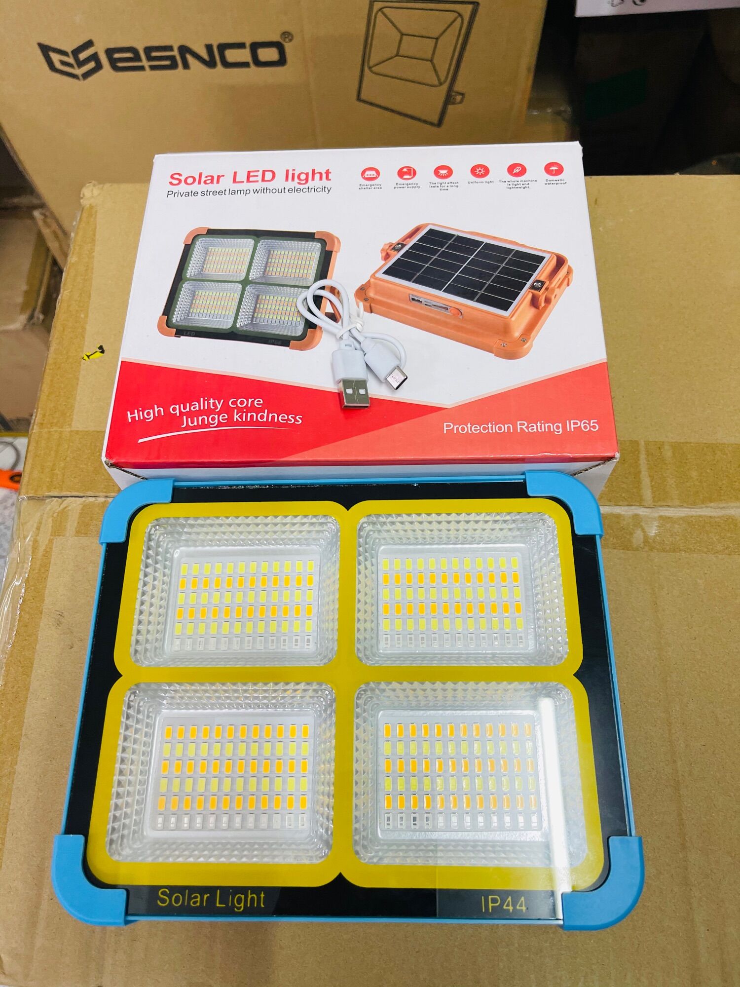 ĐÈN PHA NĂNG LƯỢNG XÁCH TAY CÔNG SUẤT 200W