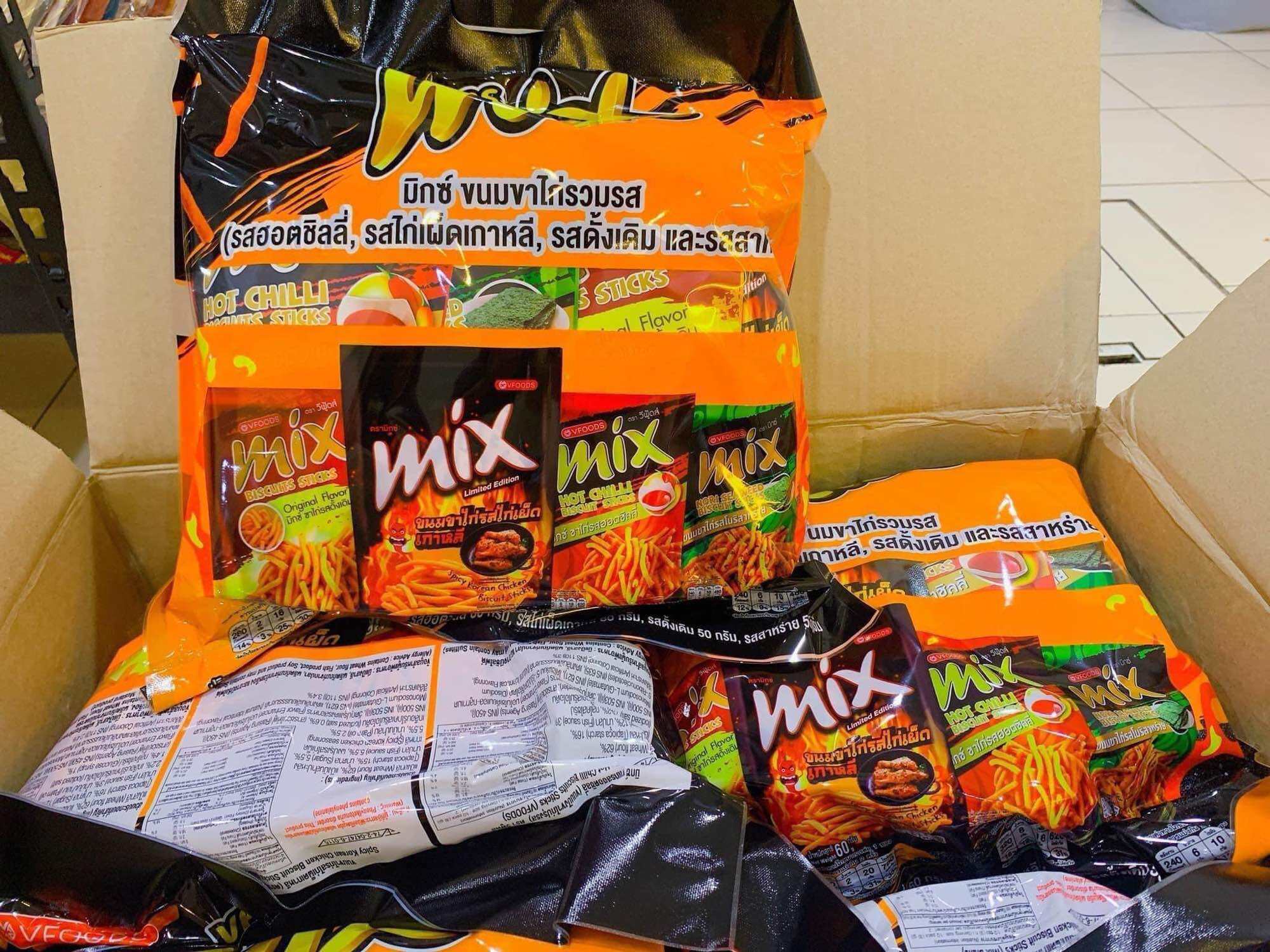 Túi 8 gói snack que bim bim mix thái lan. 