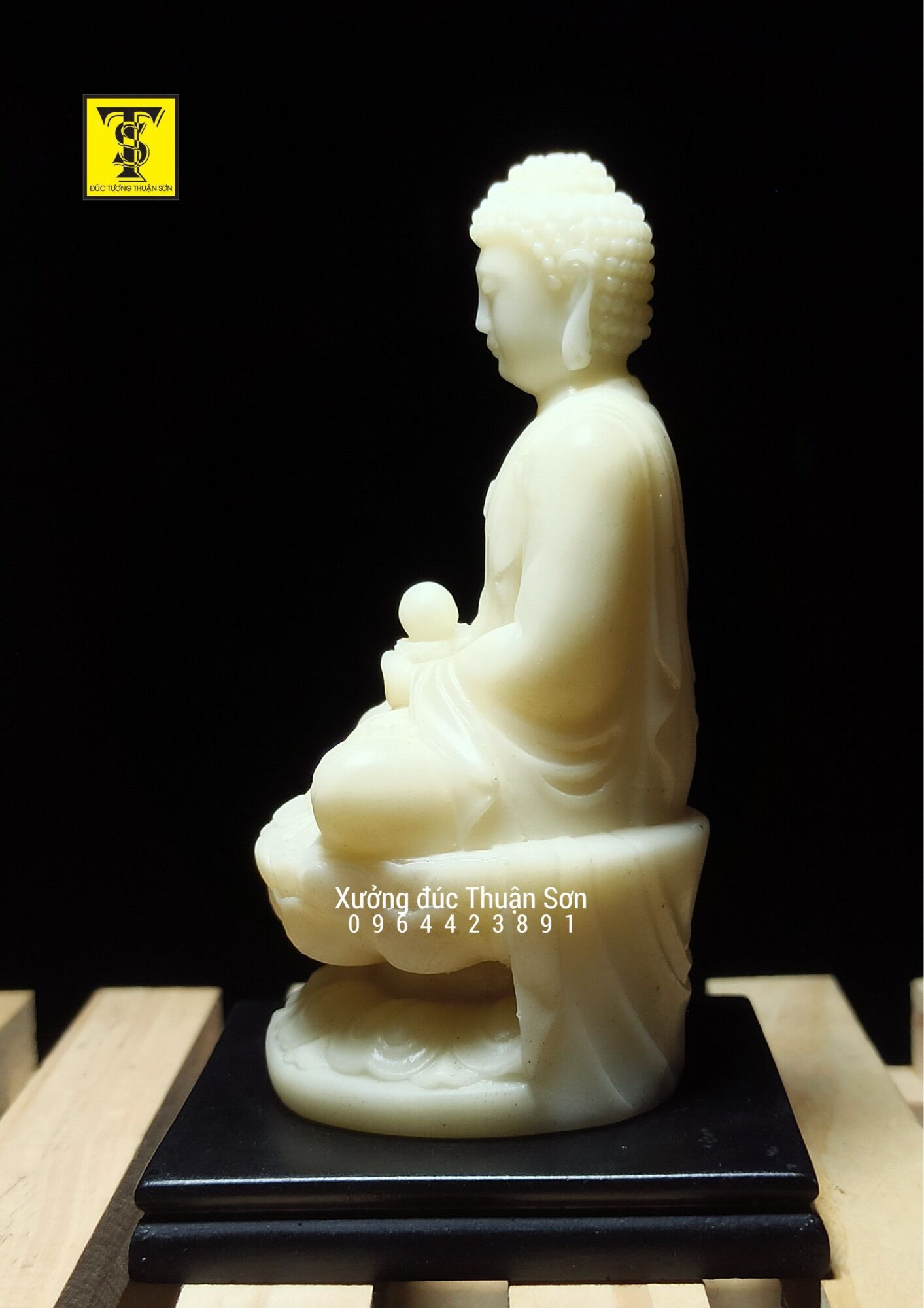TƯỢNG PHẬT A DI ĐÀ bưng ngọc cao 11cm