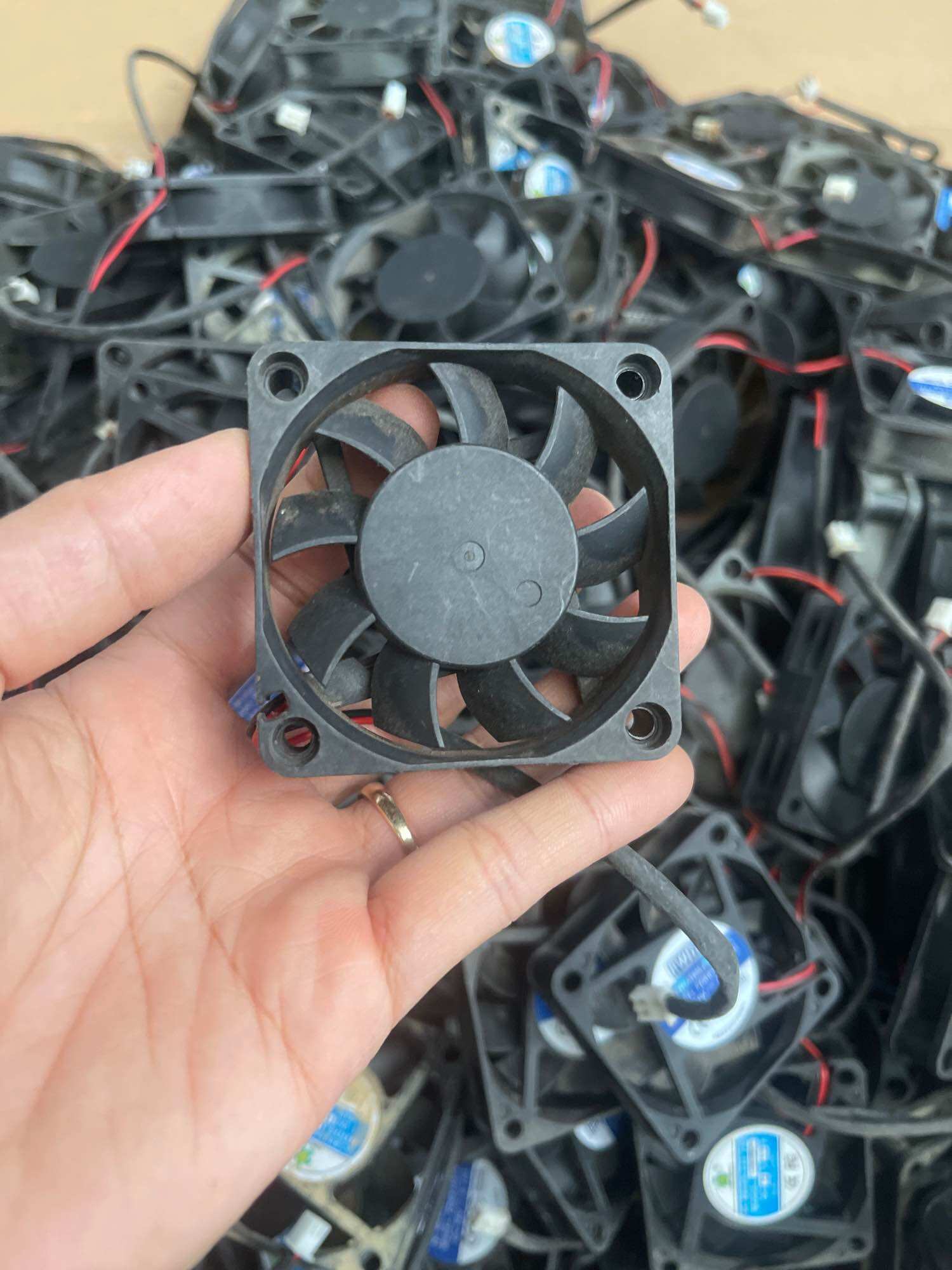 quạt Fan 14v 6x6x2cm dòng dưới 0.2A