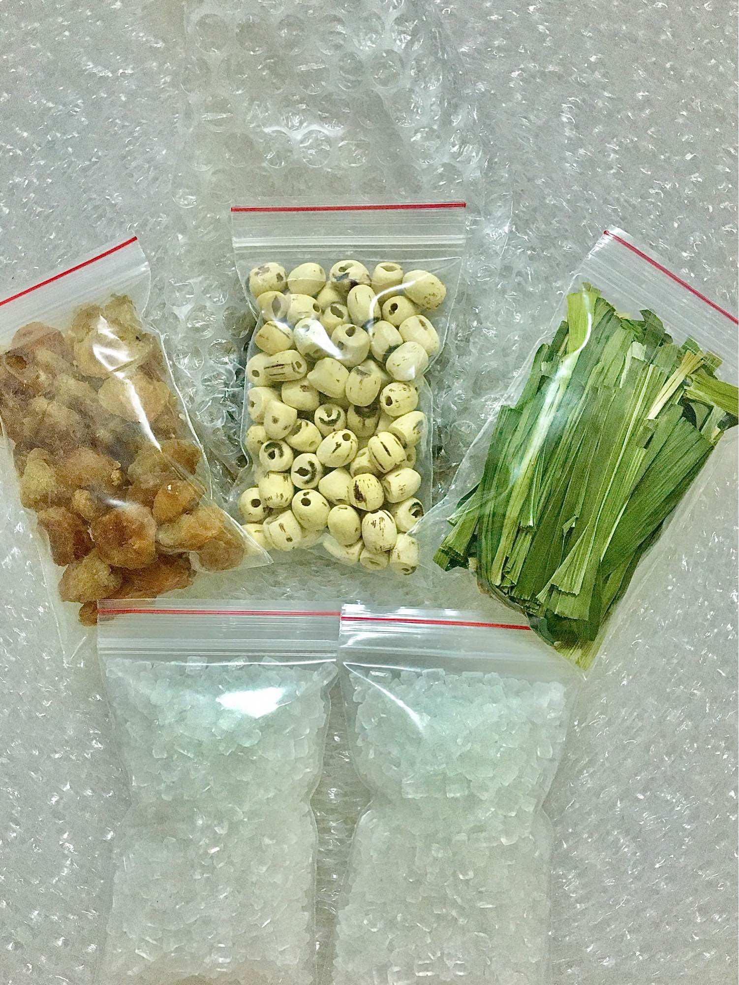 Set chè hạt sen long nhãn đường phèn 300gr(tặng táo đỏ )