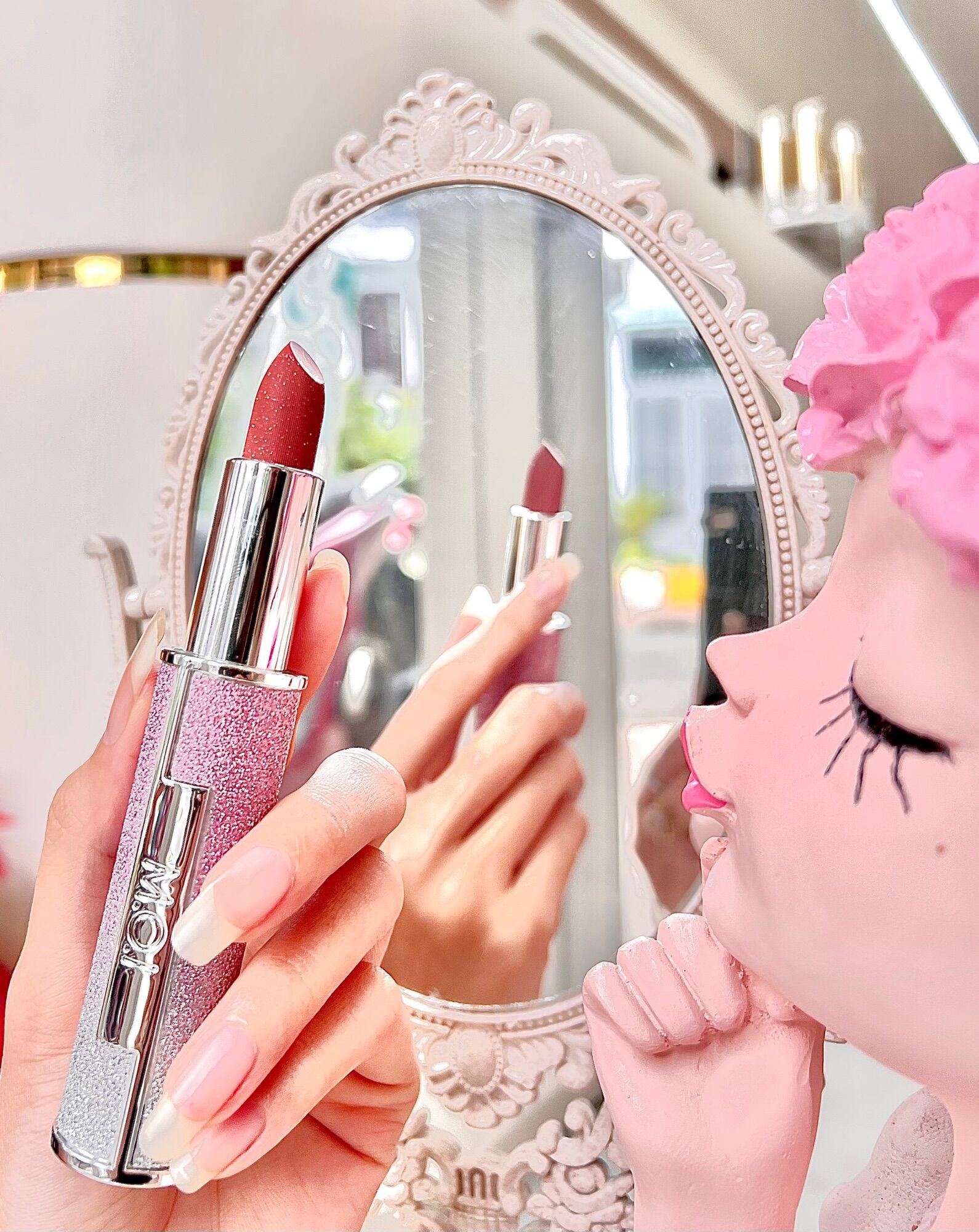 Son Thỏi M.O.I x CÔNG TRÍ Son Hồ Ngọc Hà MOI COSMETICS