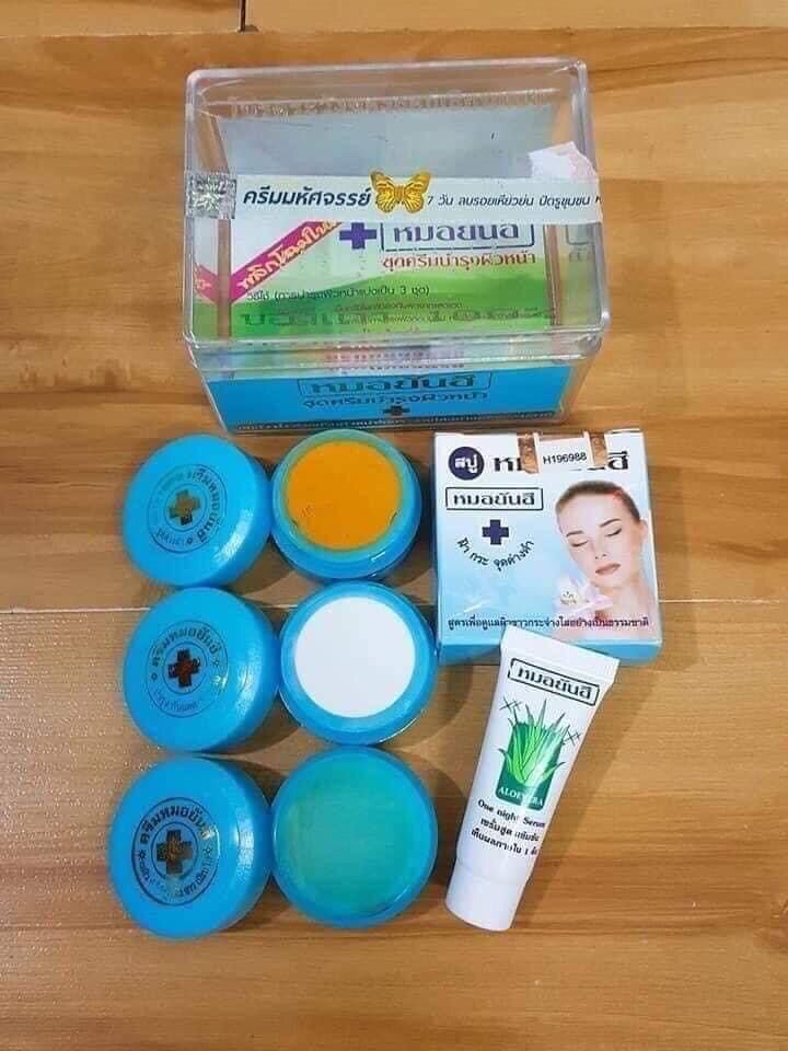 Kem trị mụn yanhee xanh