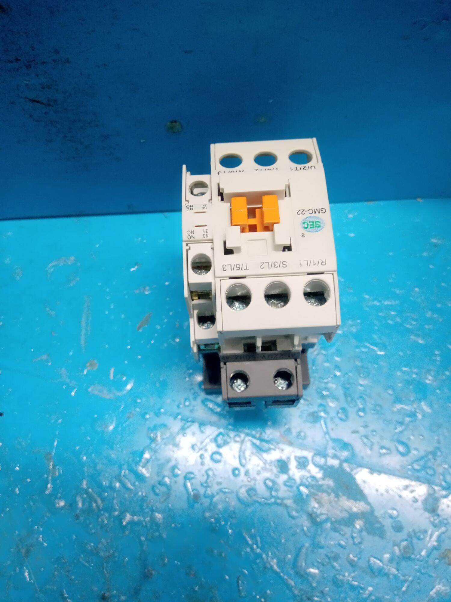 Khởi động từ 22a 220v