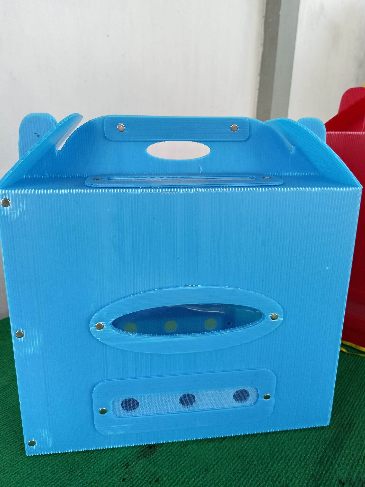 Thùng ngủ có lưới chống muỗi cho gà