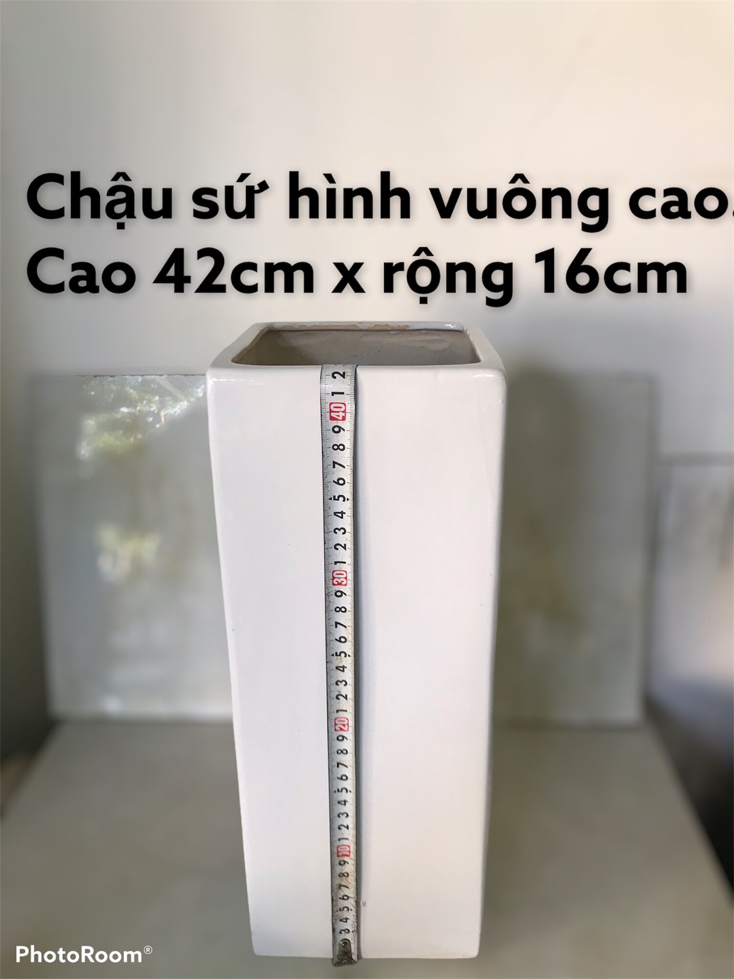 Chậu sứ vuông cao.