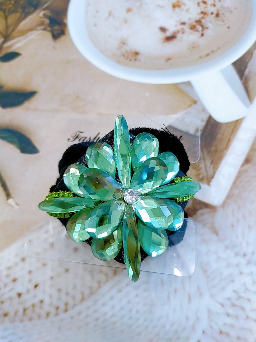 Cột tóc nhung đính đá pha lê sang trọng
